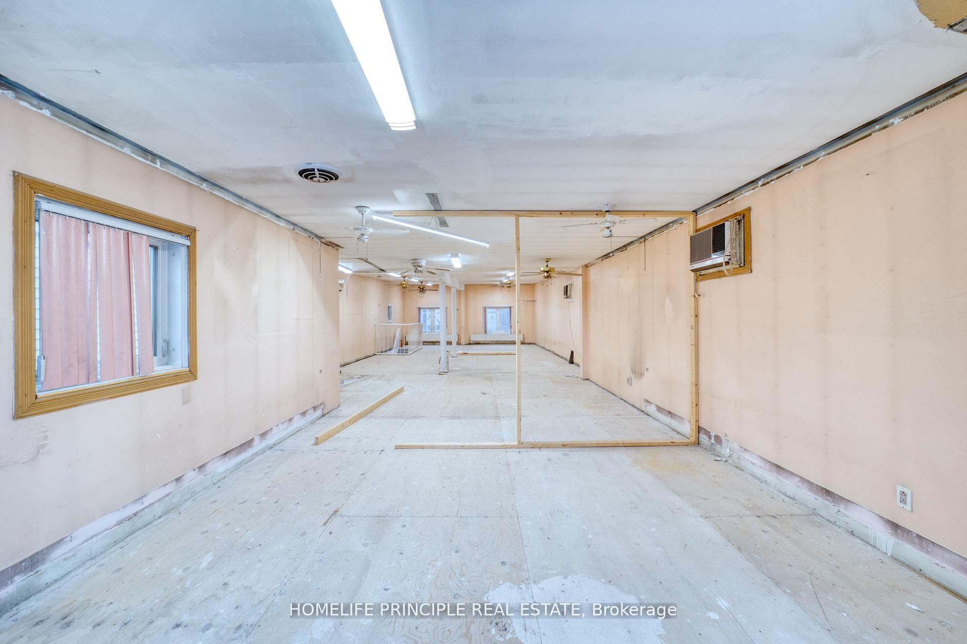 983 Dupont Street Property Photo 14