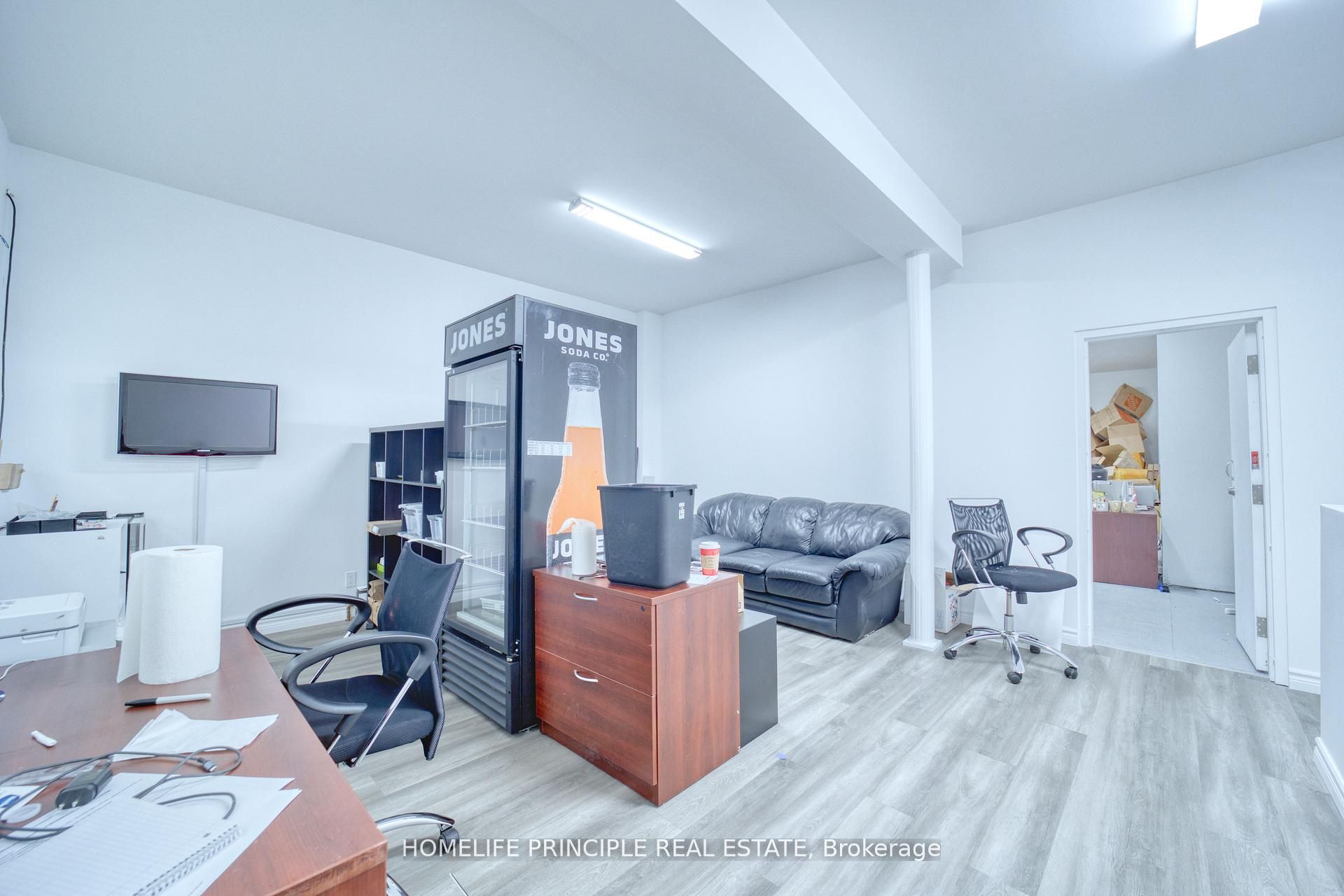 983 Dupont Street Property Photo 16