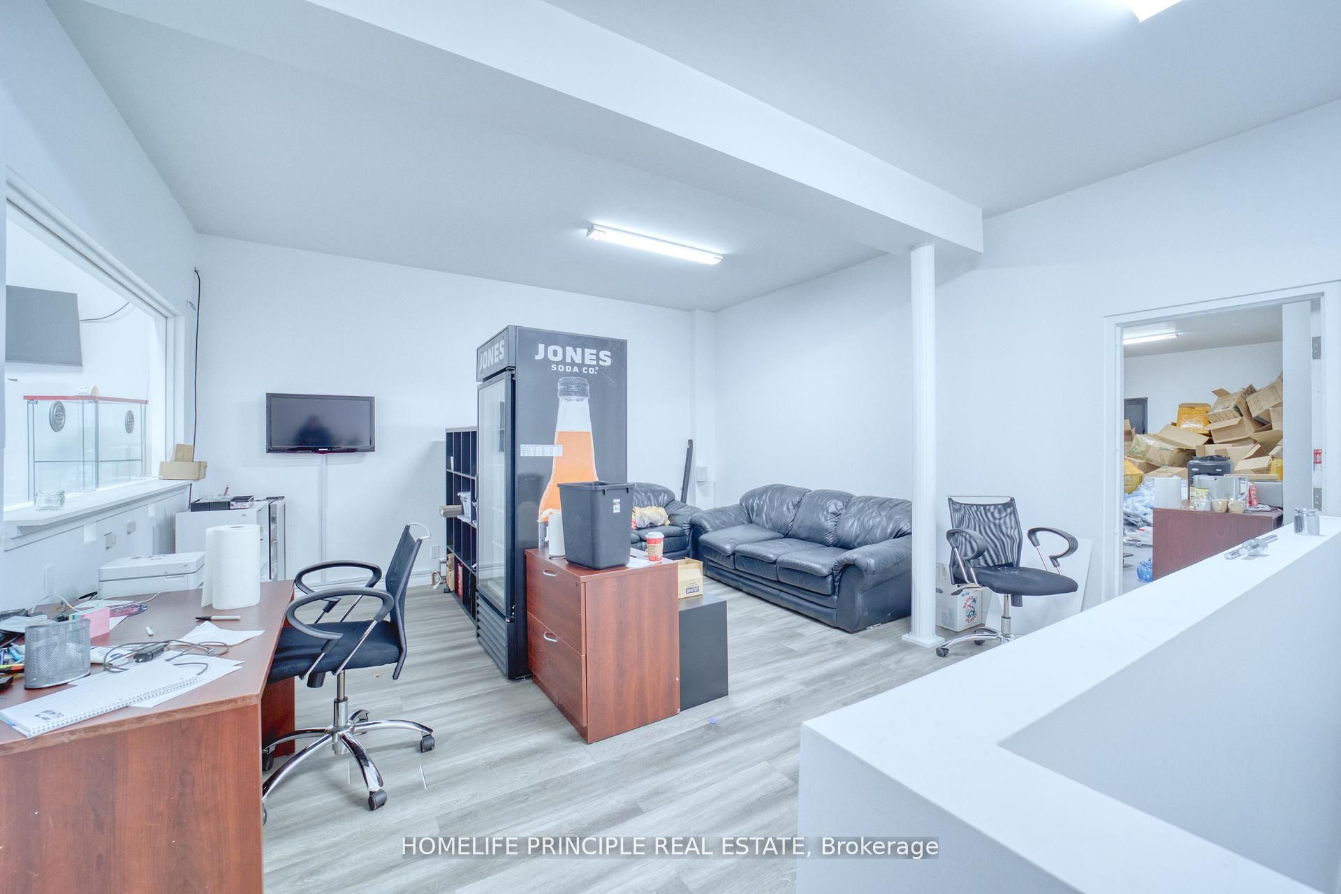 983 Dupont Street Property Photo 18