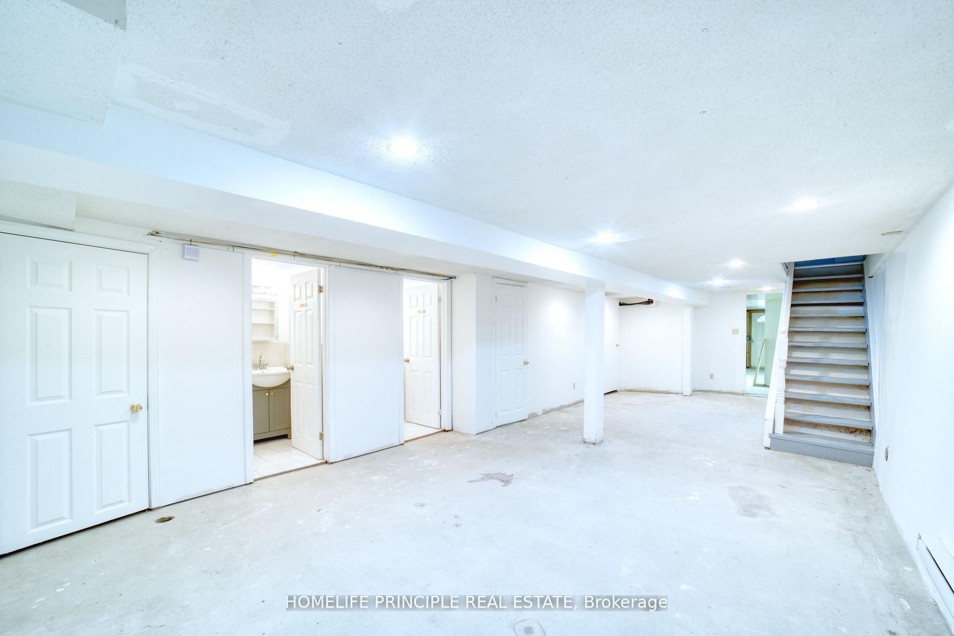 983 Dupont Street Property Photo 19