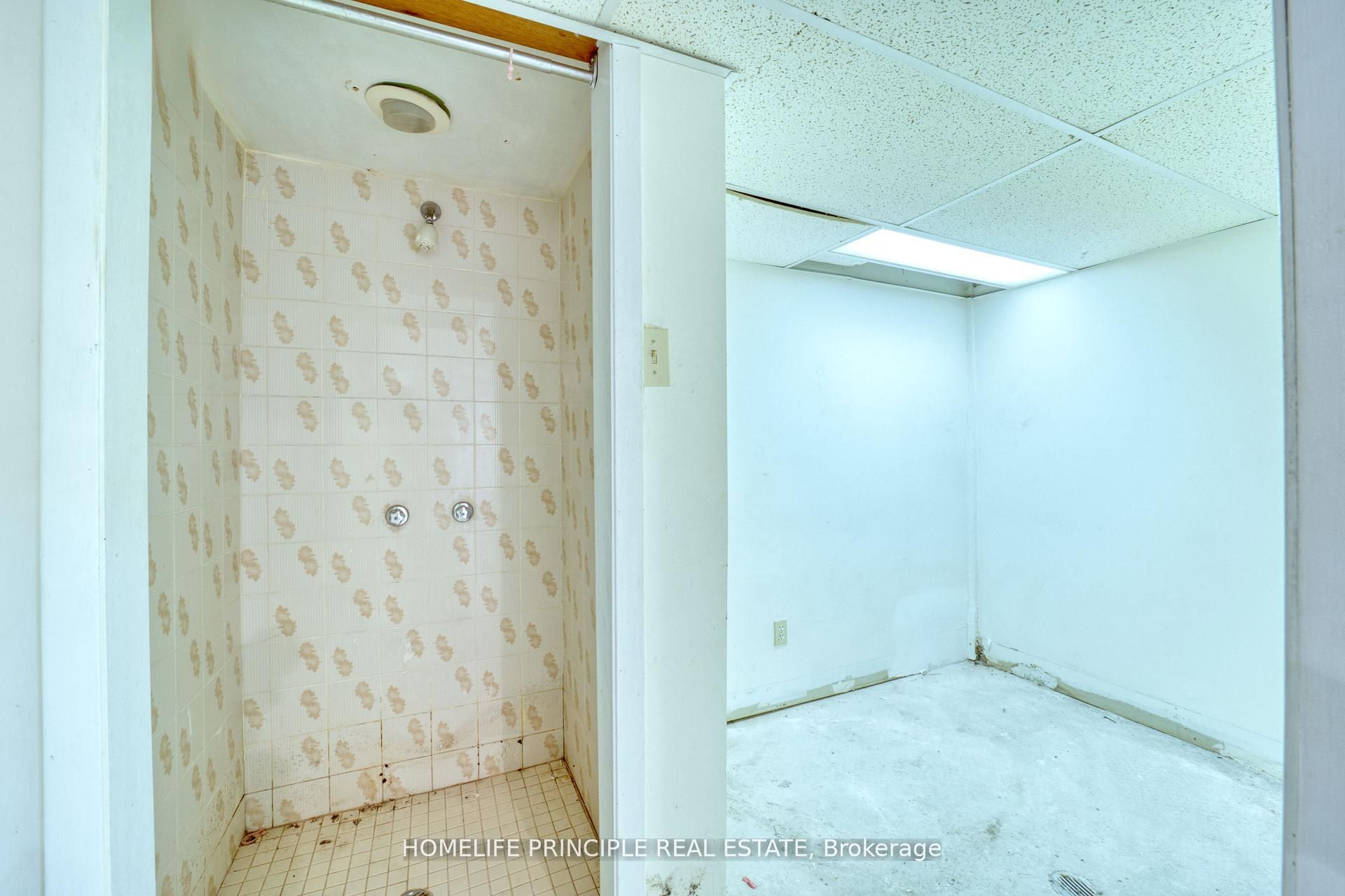 983 Dupont Street Property Photo 21