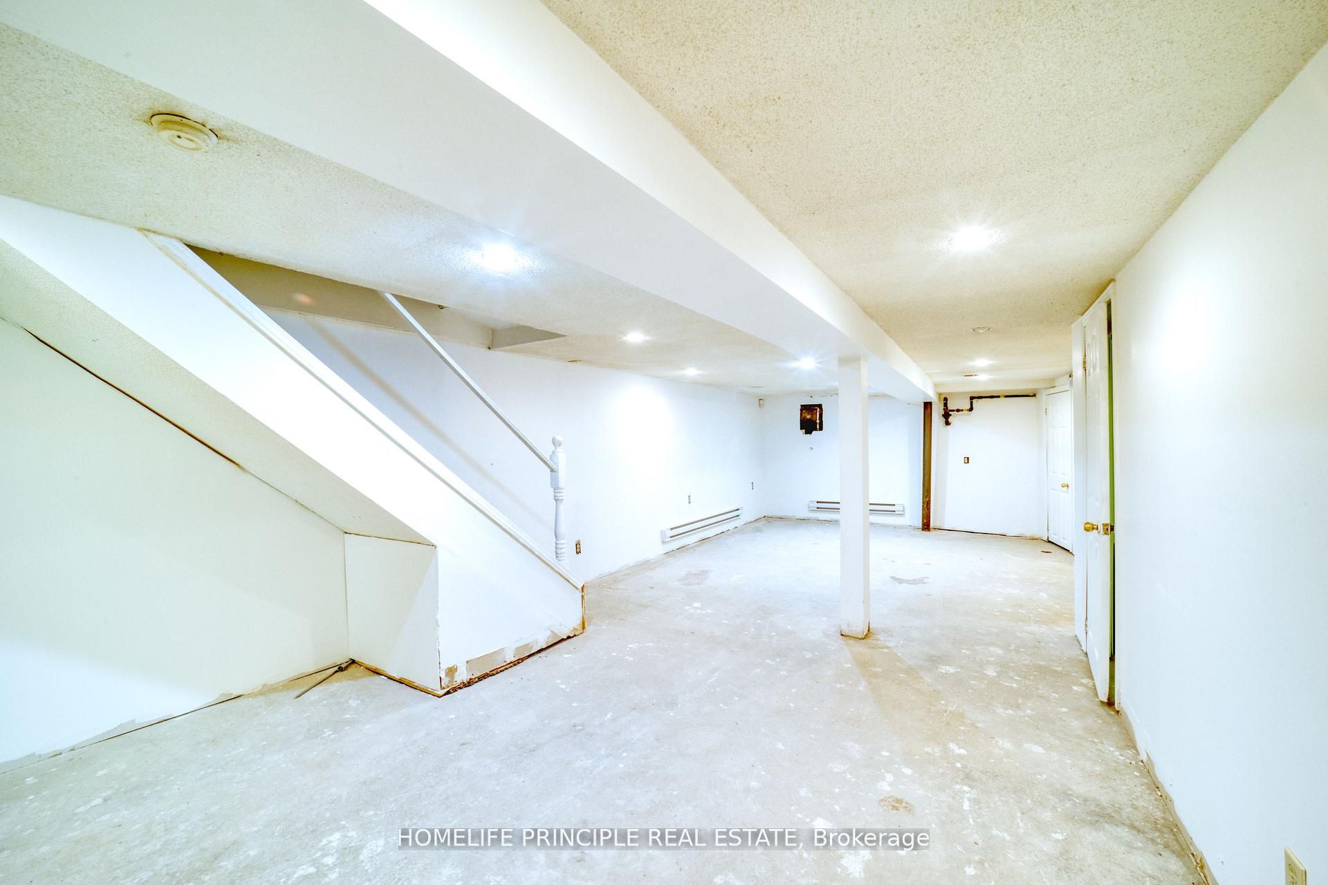 983 Dupont Street Property Photo 26
