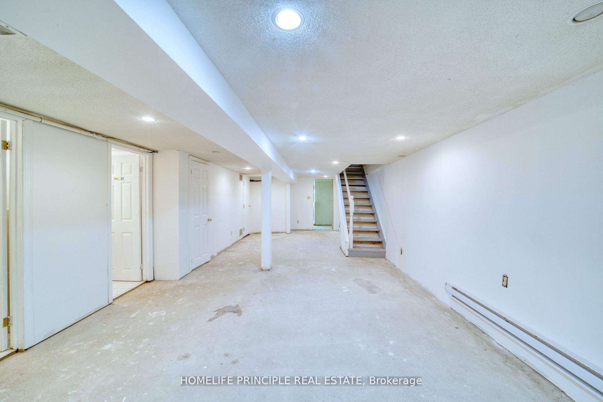 983 Dupont Street Property Photo 27