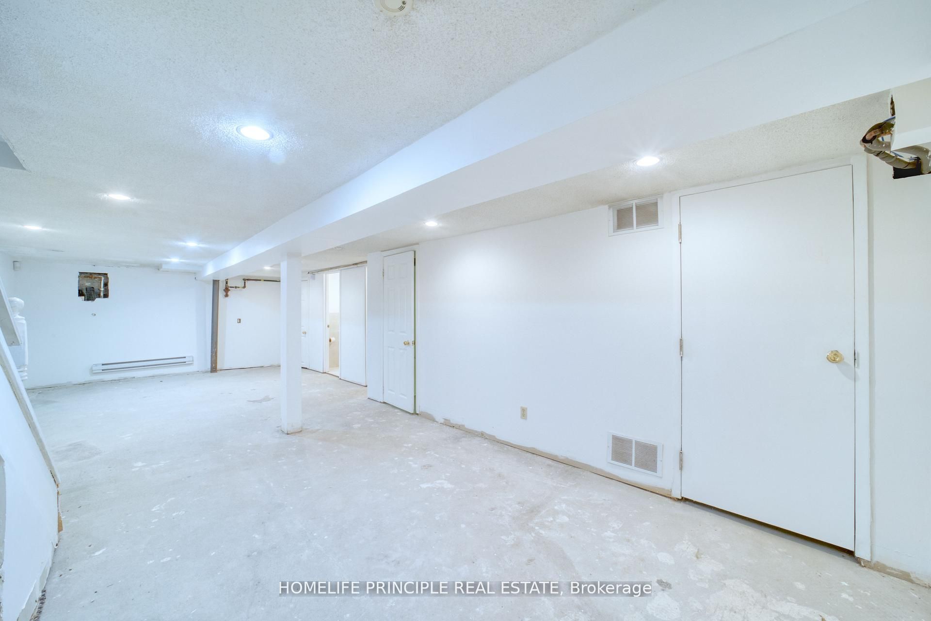 983 Dupont Street Property Photo 33