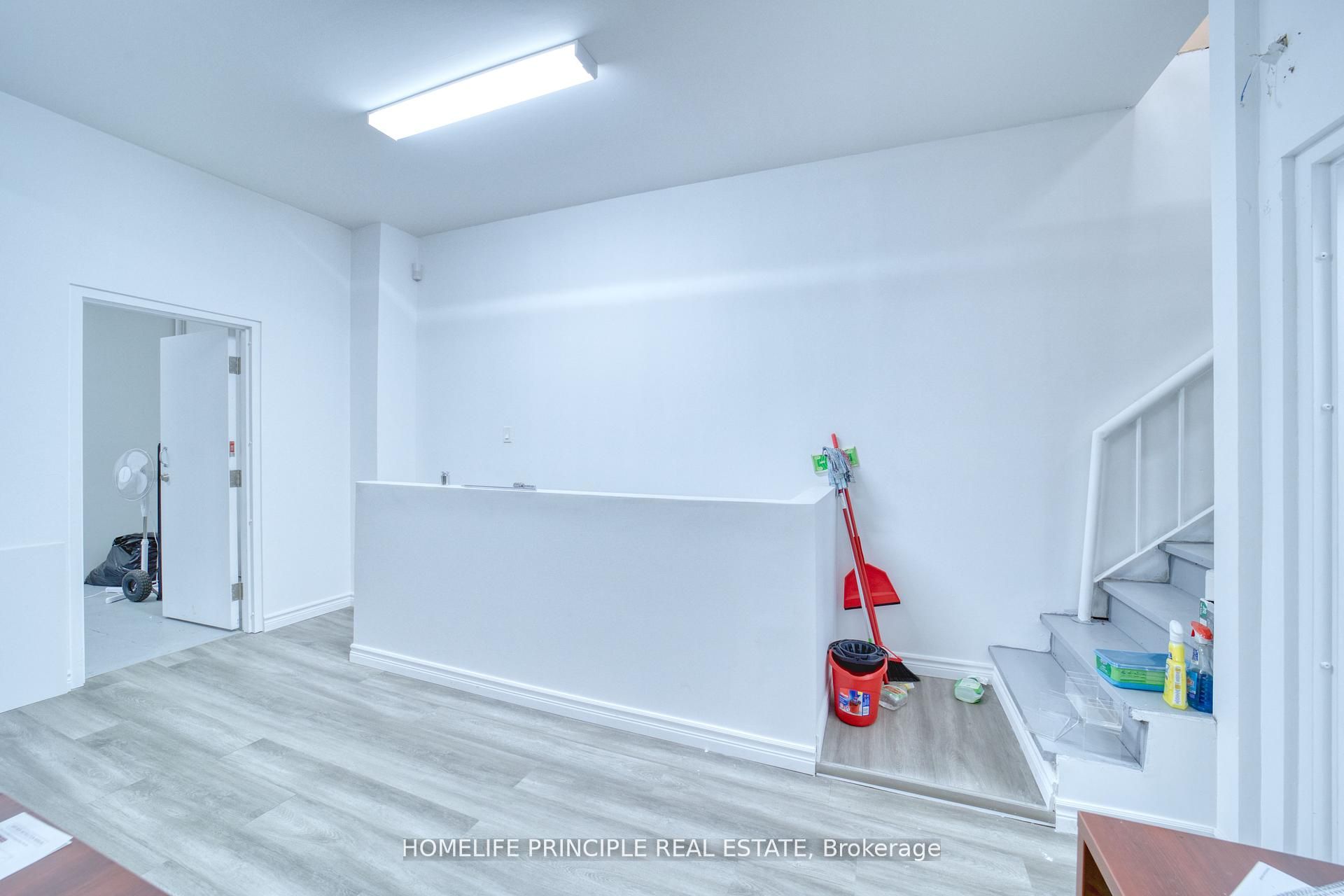 983 Dupont Street Property Photo 34