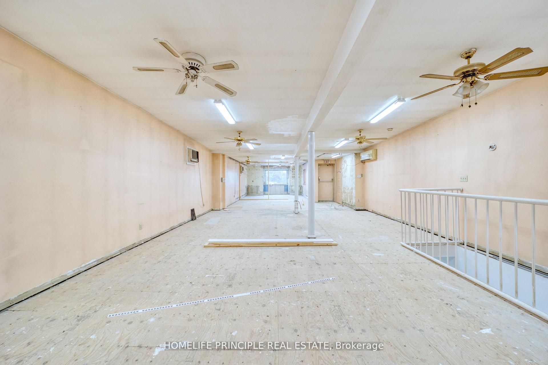 983 Dupont Street Property Photo 35