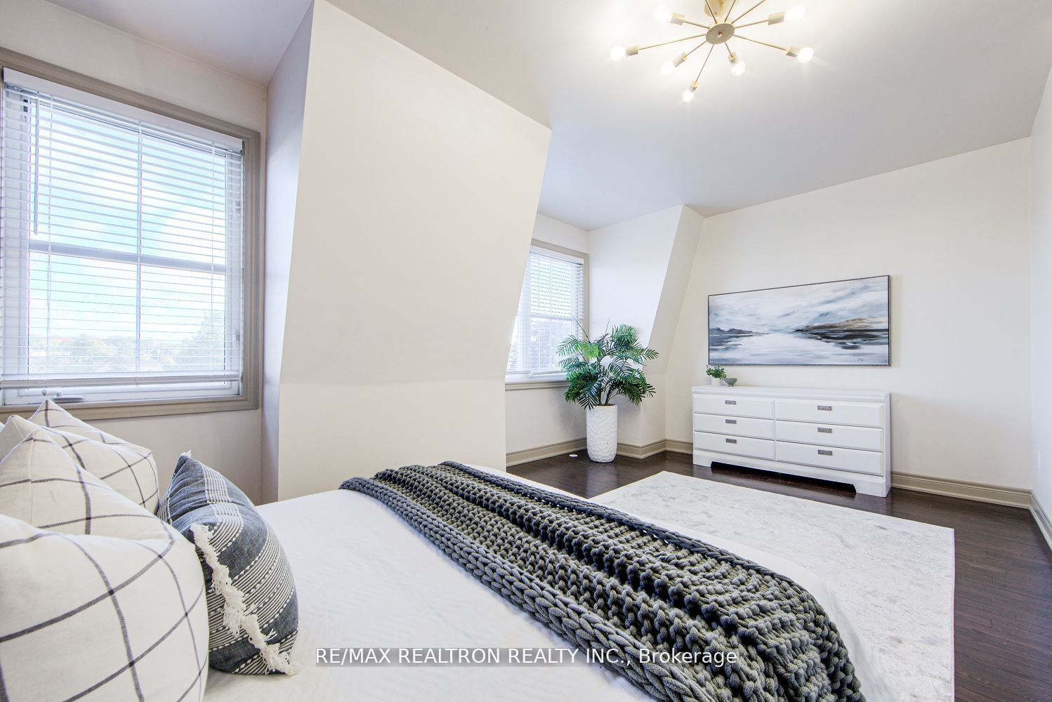 62 Monclova Road Property Photo 20