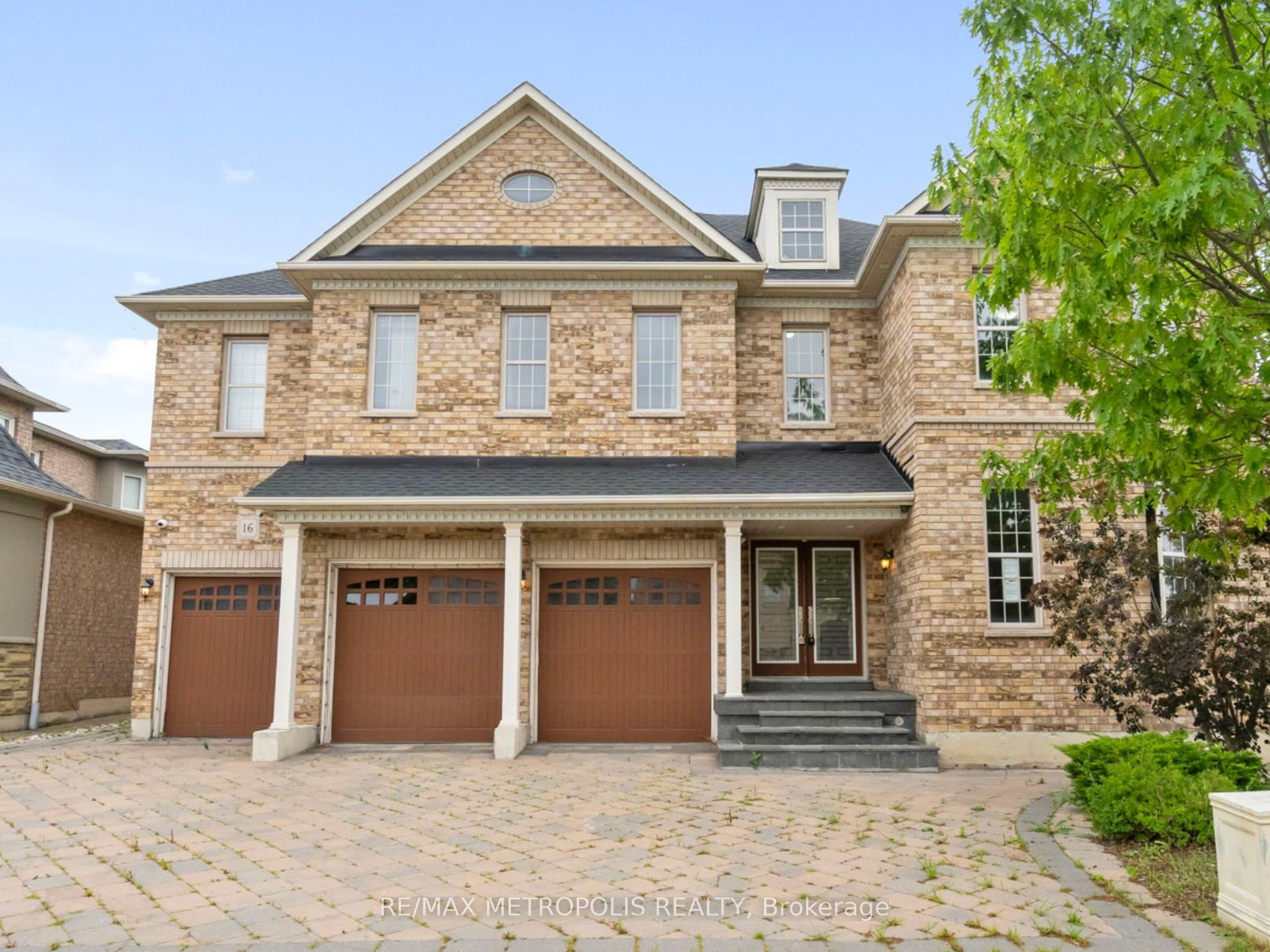 16 Eiffel Boulevard Property Photo 1