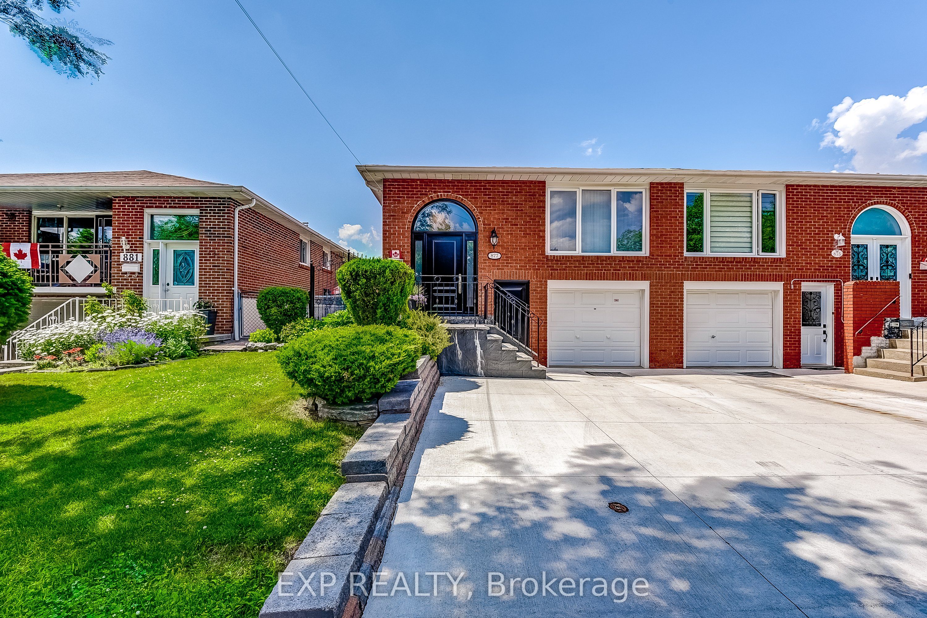 877 Blairholm Avenue Property Photo 1
