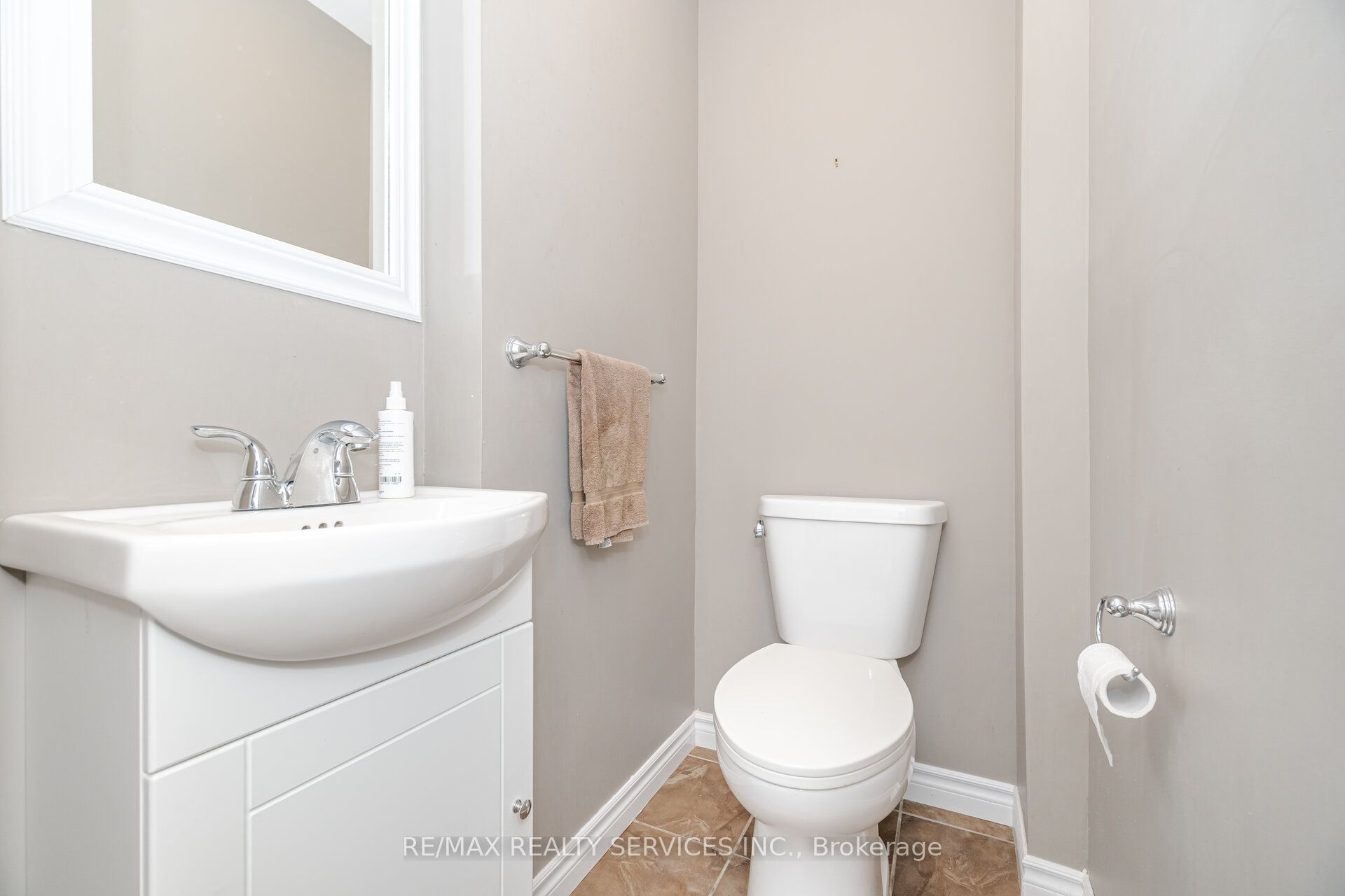 93 Hansen Road N 20 Property Photo 16