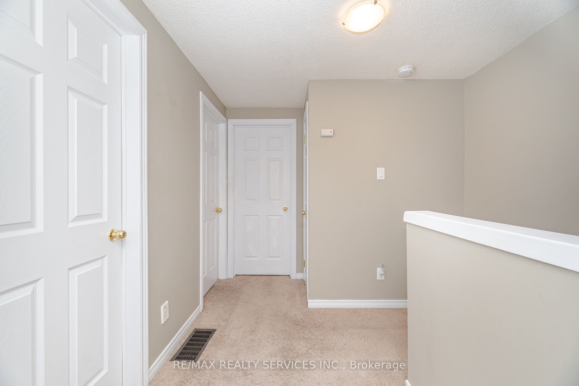 93 Hansen Road N 20 Property Photo 18