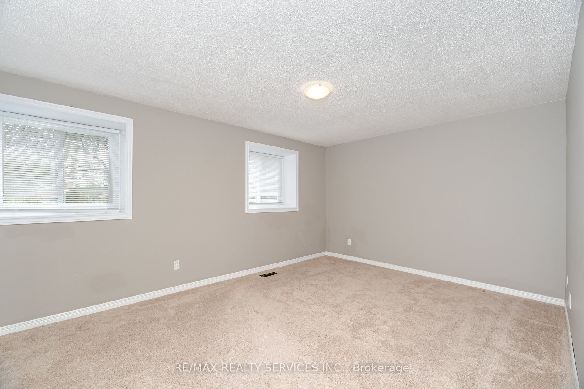 93 Hansen Road N 20 Property Photo 19