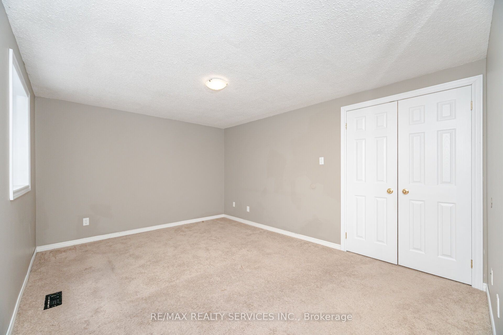 93 Hansen Road N 20 Property Photo 20