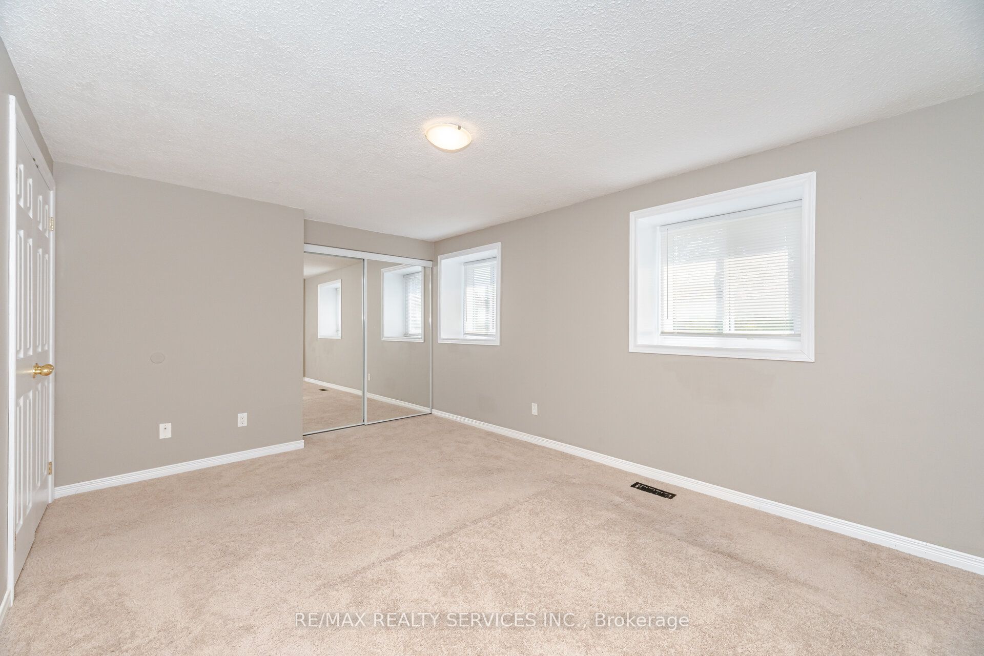 93 Hansen Road N 20 Property Photo 21