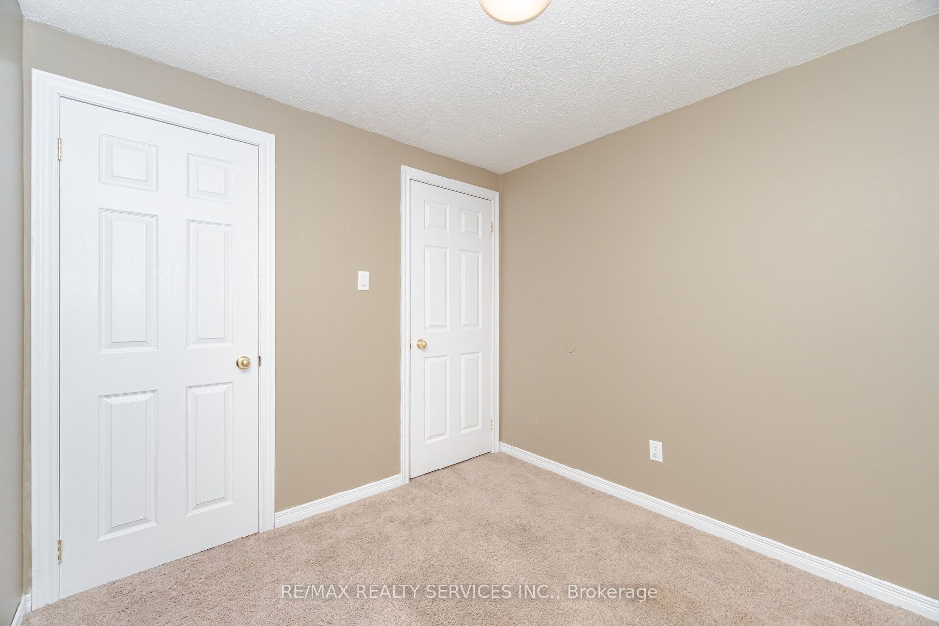 93 Hansen Road N 20 Property Photo 25
