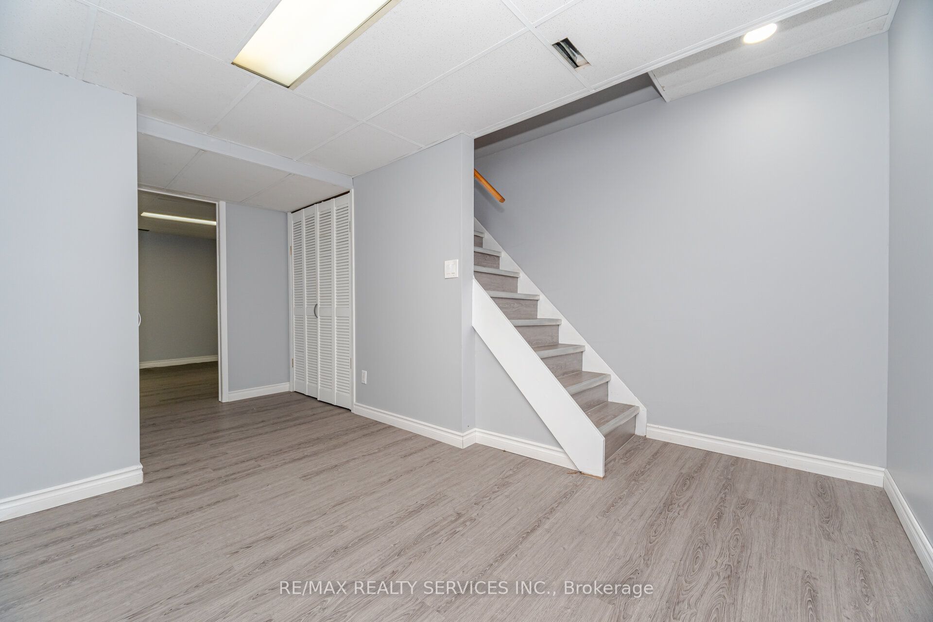 93 Hansen Road N 20 Property Photo 27