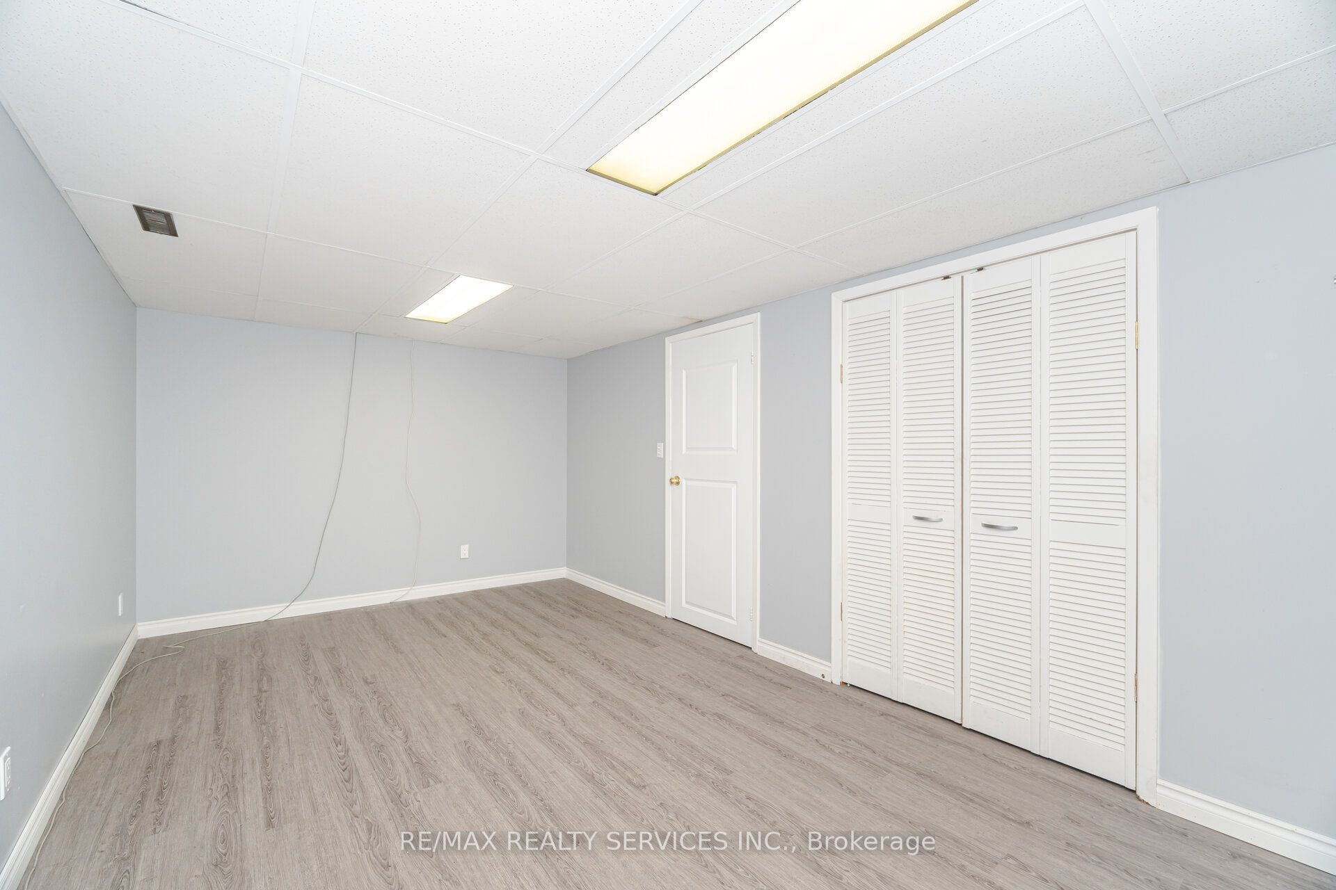93 Hansen Road N 20 Property Photo 31