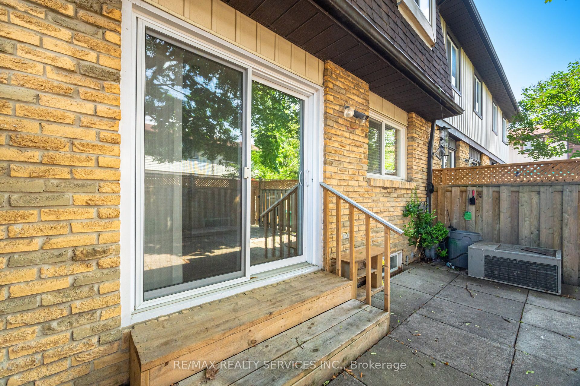 93 Hansen Road N 20 Property Photo 34
