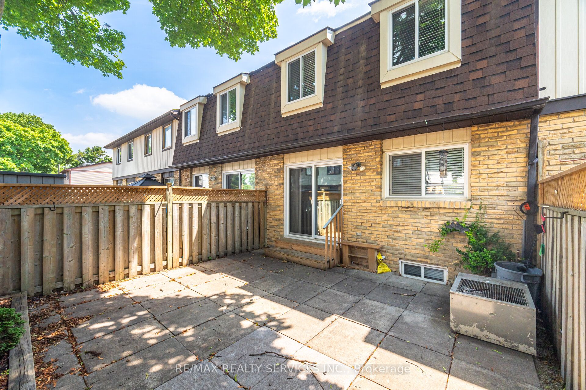 93 Hansen Road N 20 Property Photo 36