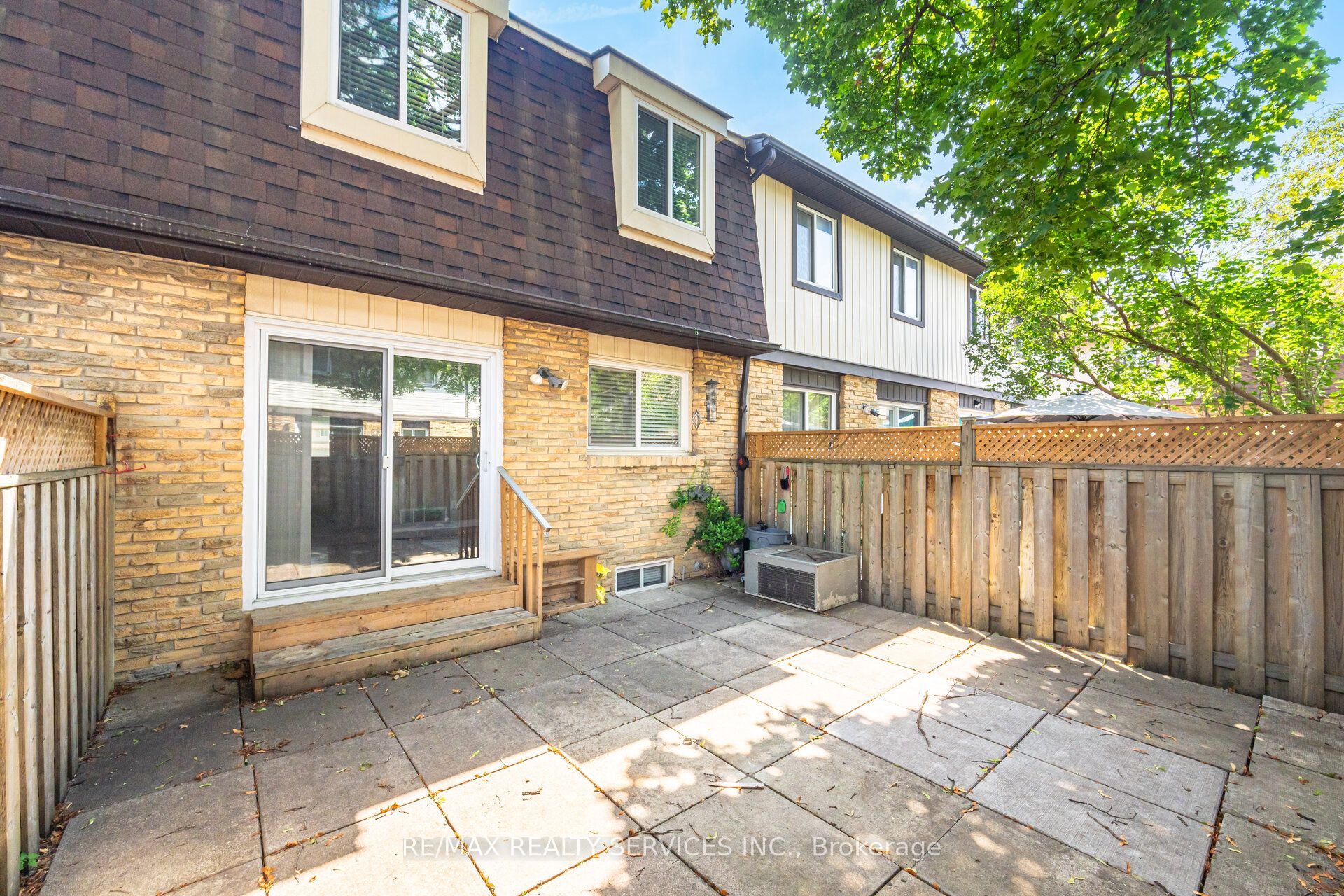 93 Hansen Road N 20 Property Photo 37