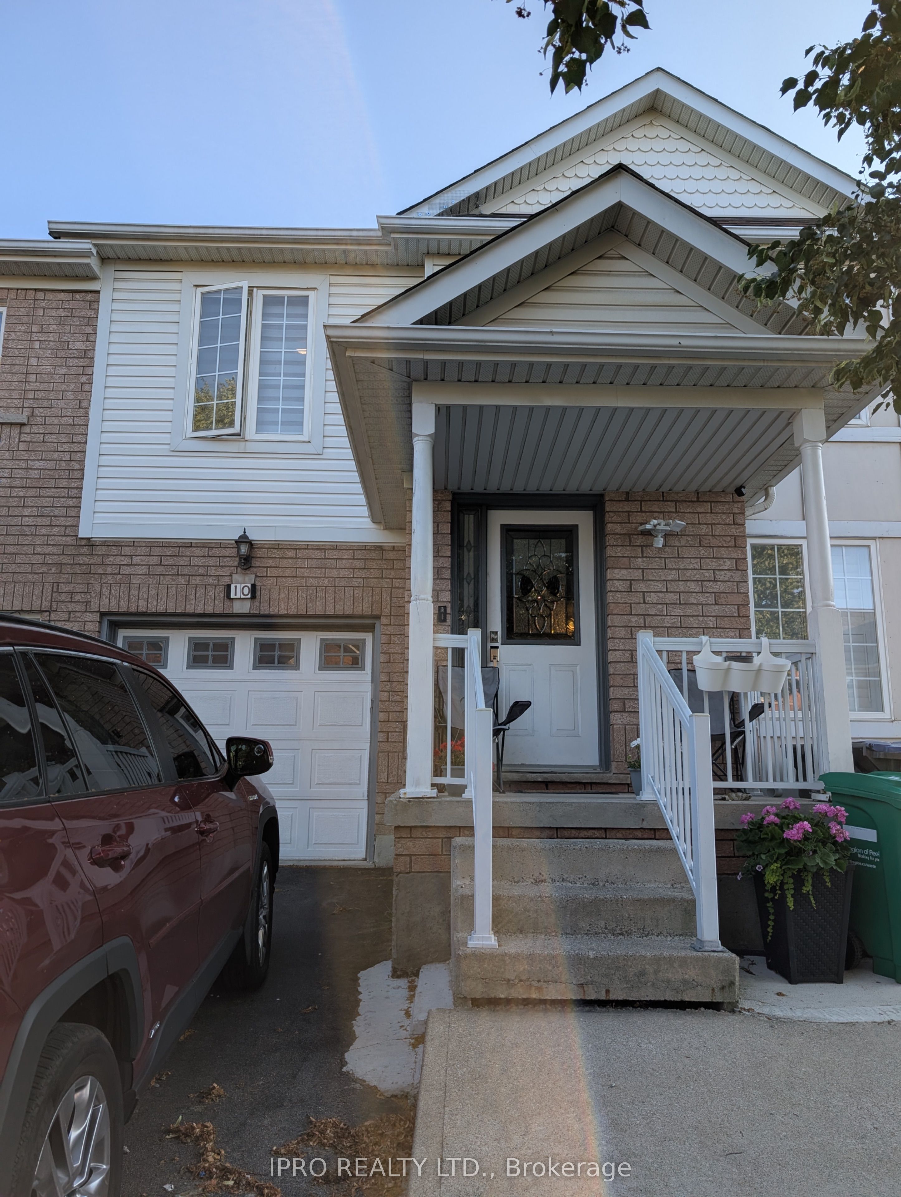 10 Polar Bear Place E Property Photo 1