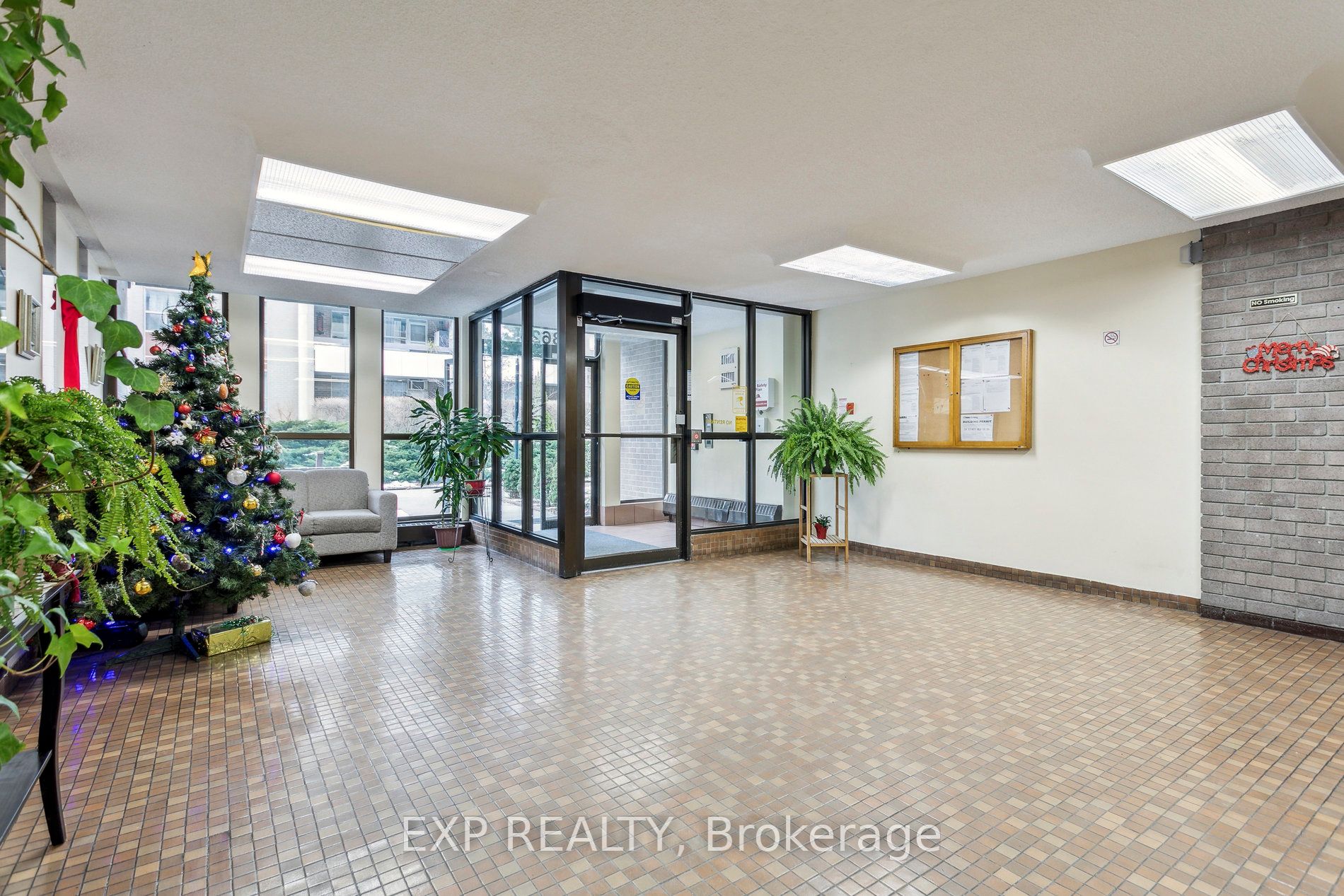 3625 Lakeshore Boulevard W 506 Property Photo 2