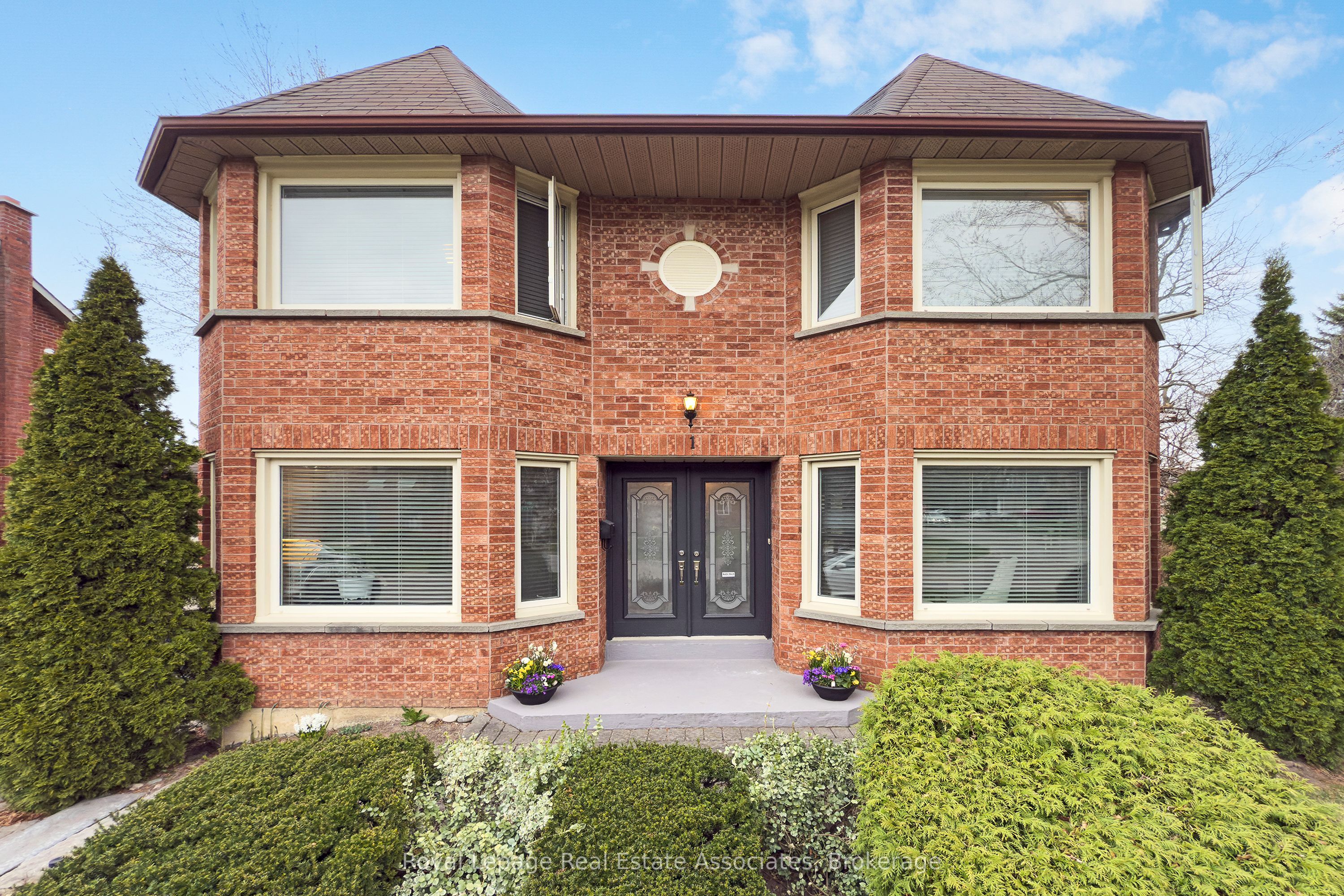 1 Brookbank Court Property Photo 1