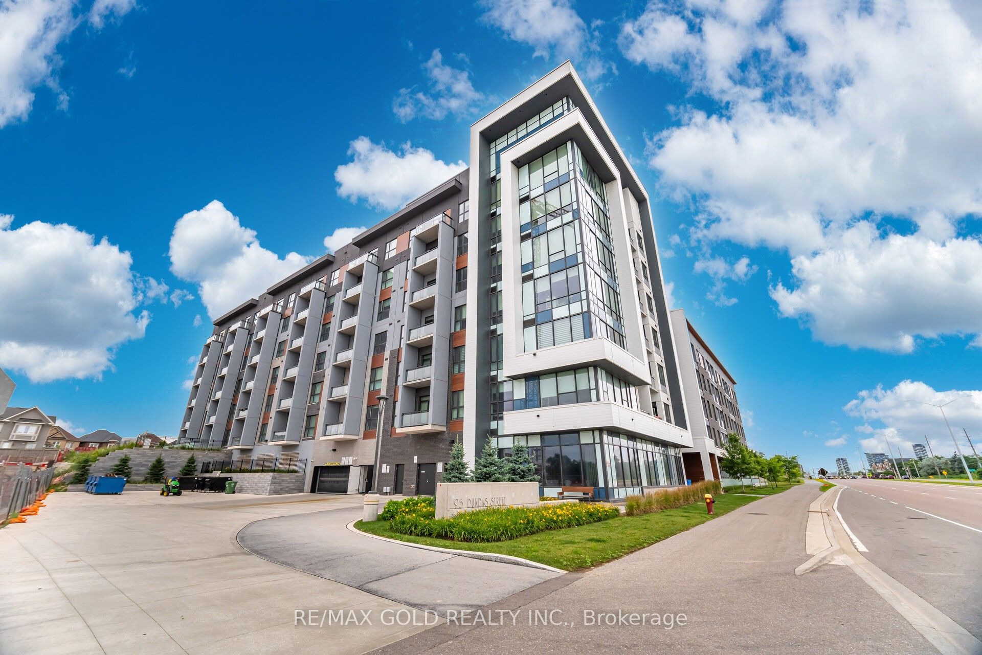 95 Dundas Street W 202 Property Photo 1
