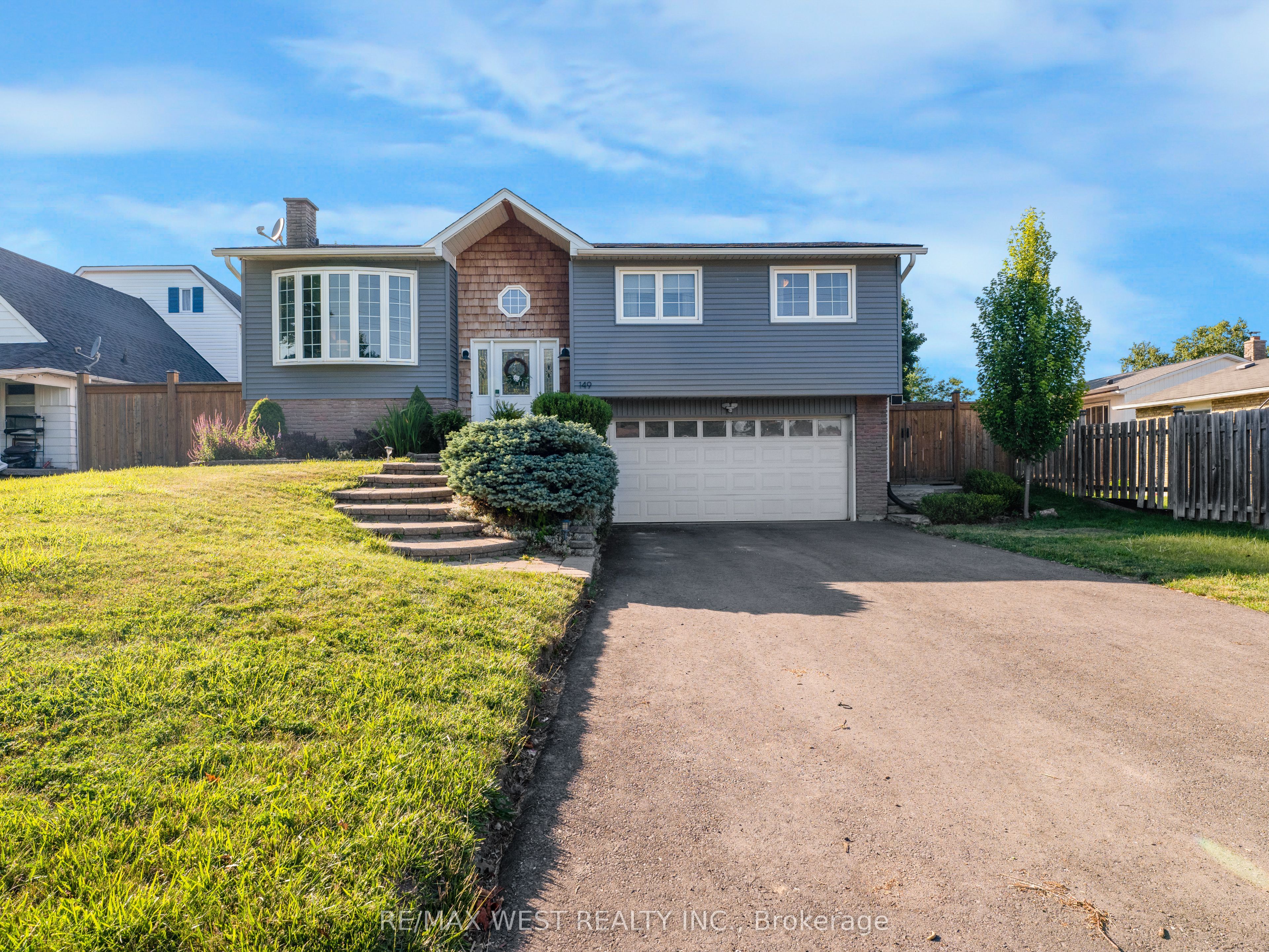 149 Ellwood Drive W Property Photo 1