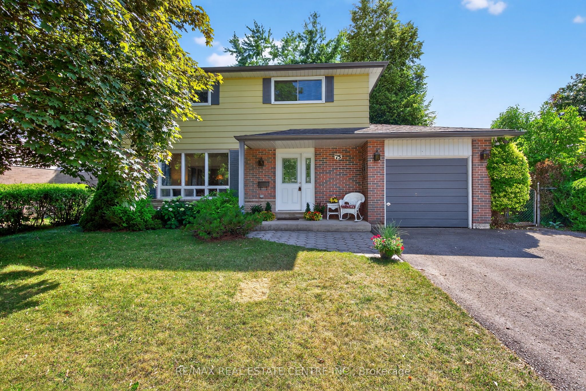 75 Maple Crescent Property Photo 1