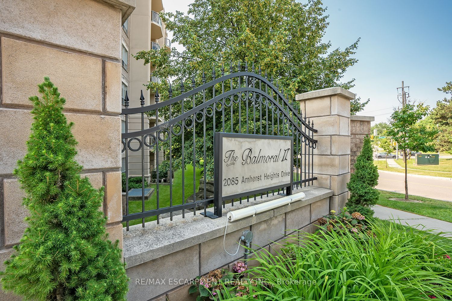 2085 Amherst Heights Dr Property Photo 1
