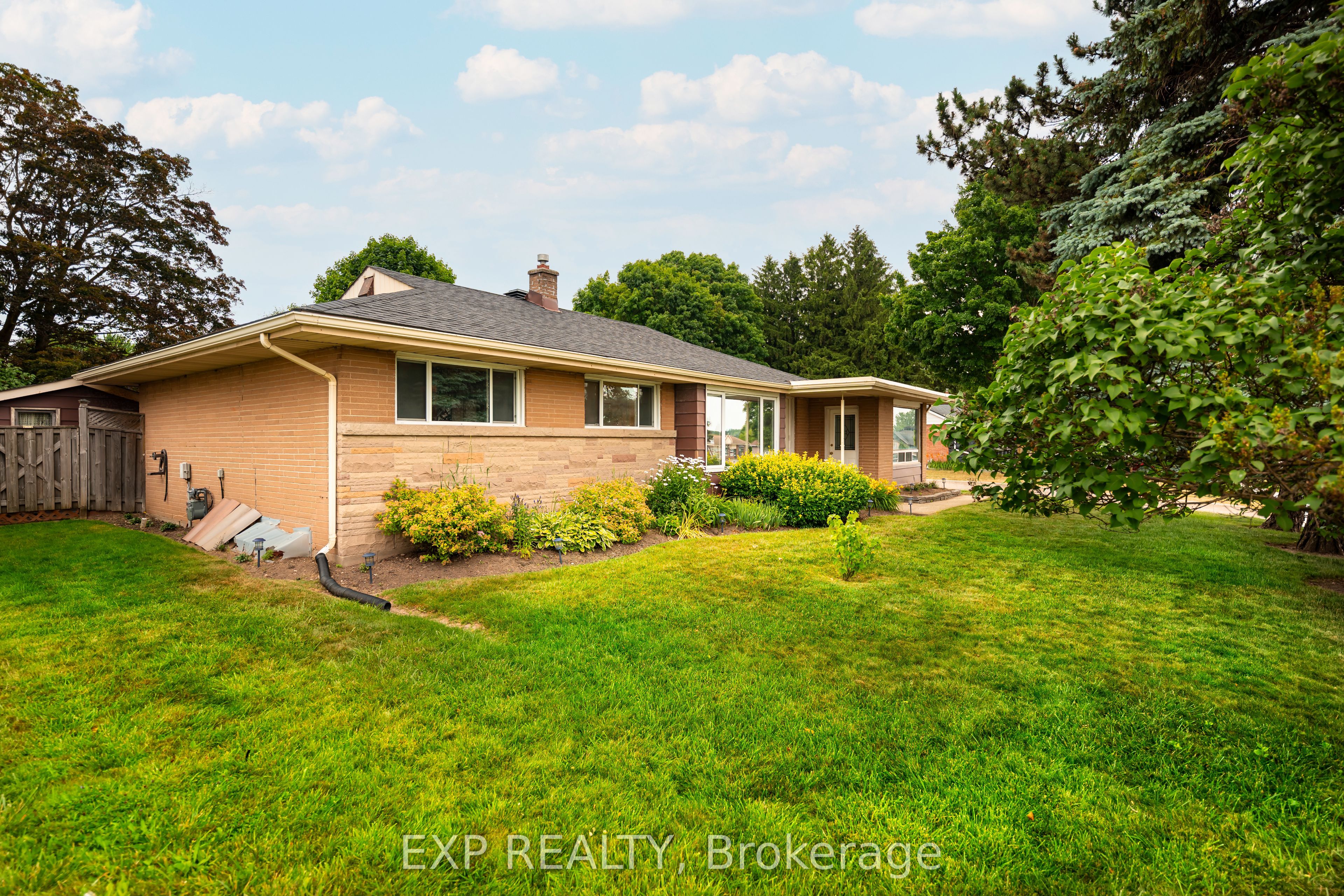 1 Banting Drive Property Photo 1