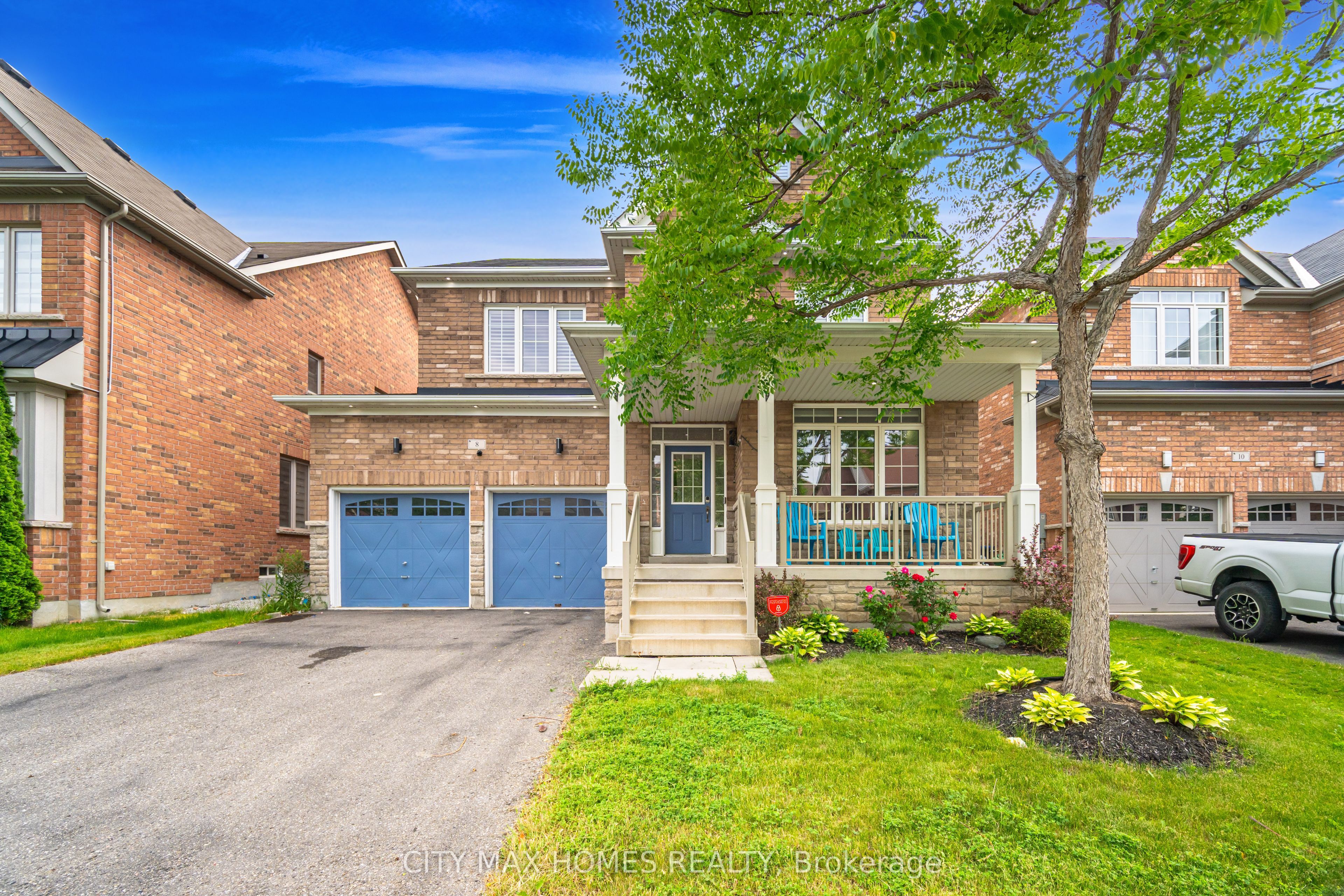 8 Amberglow Court Property Photo 1