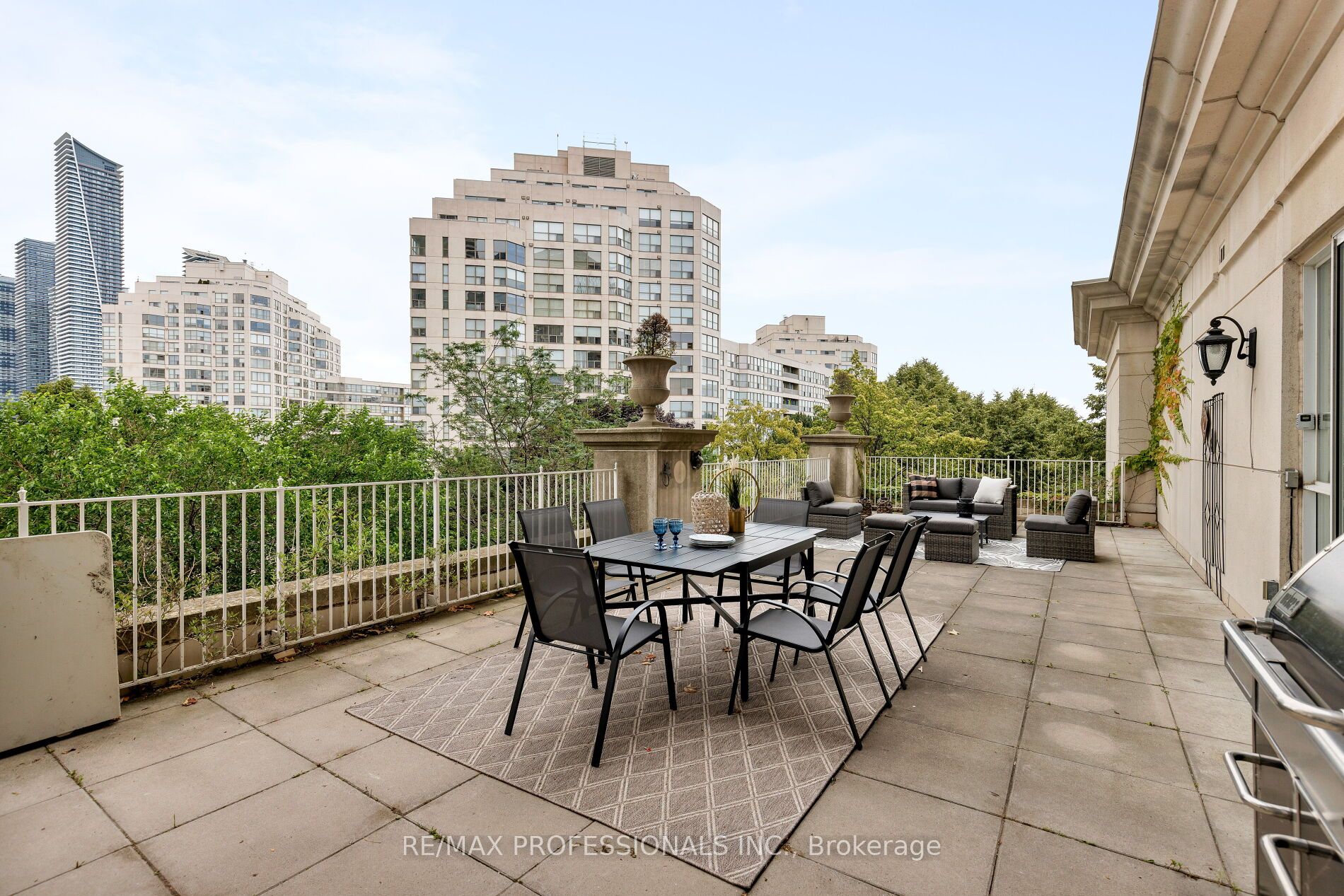 2287 Lake Shore Boulevard W 205 Property Photo 10