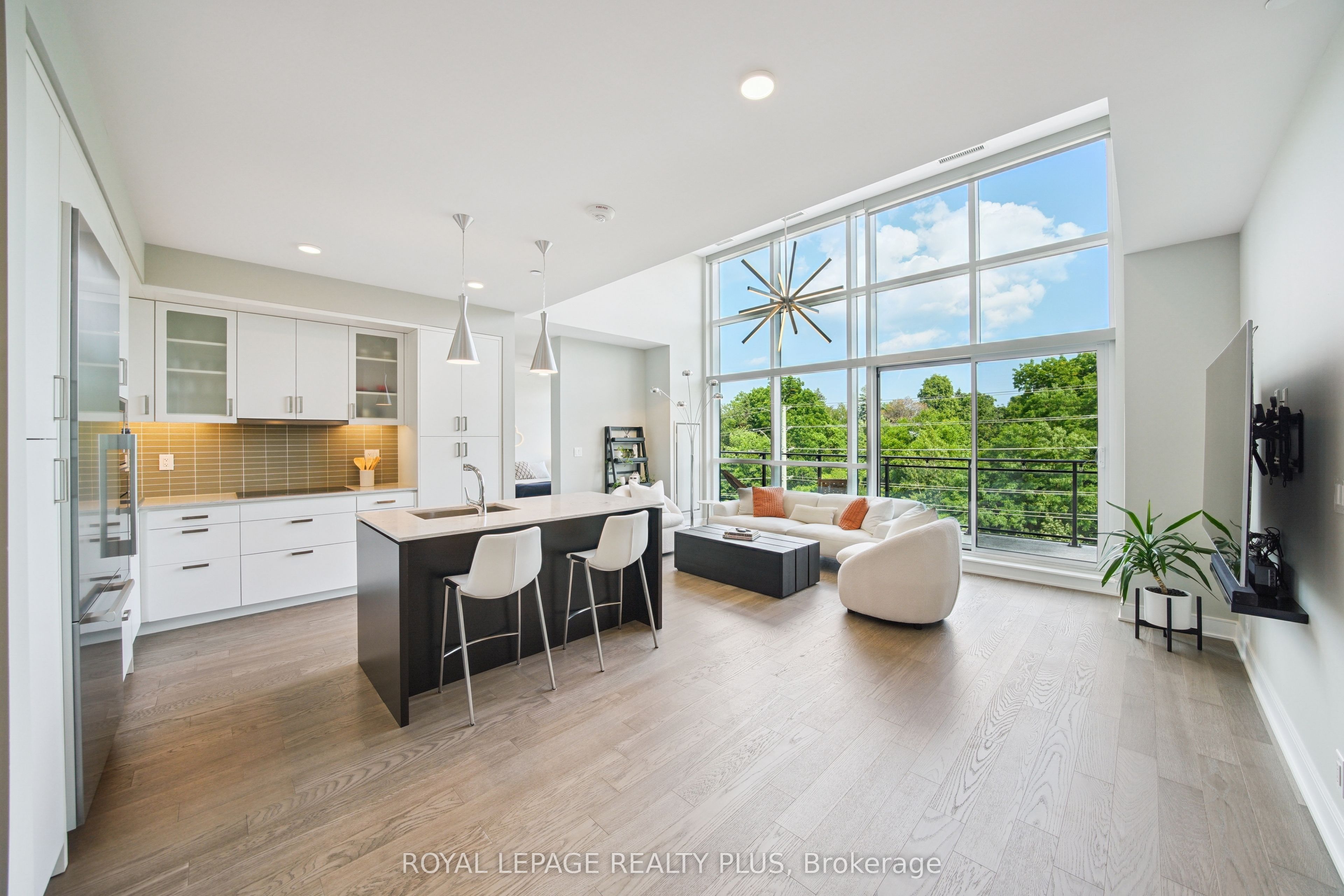 1575 Lakeshore Road W 450 Property Photo 1