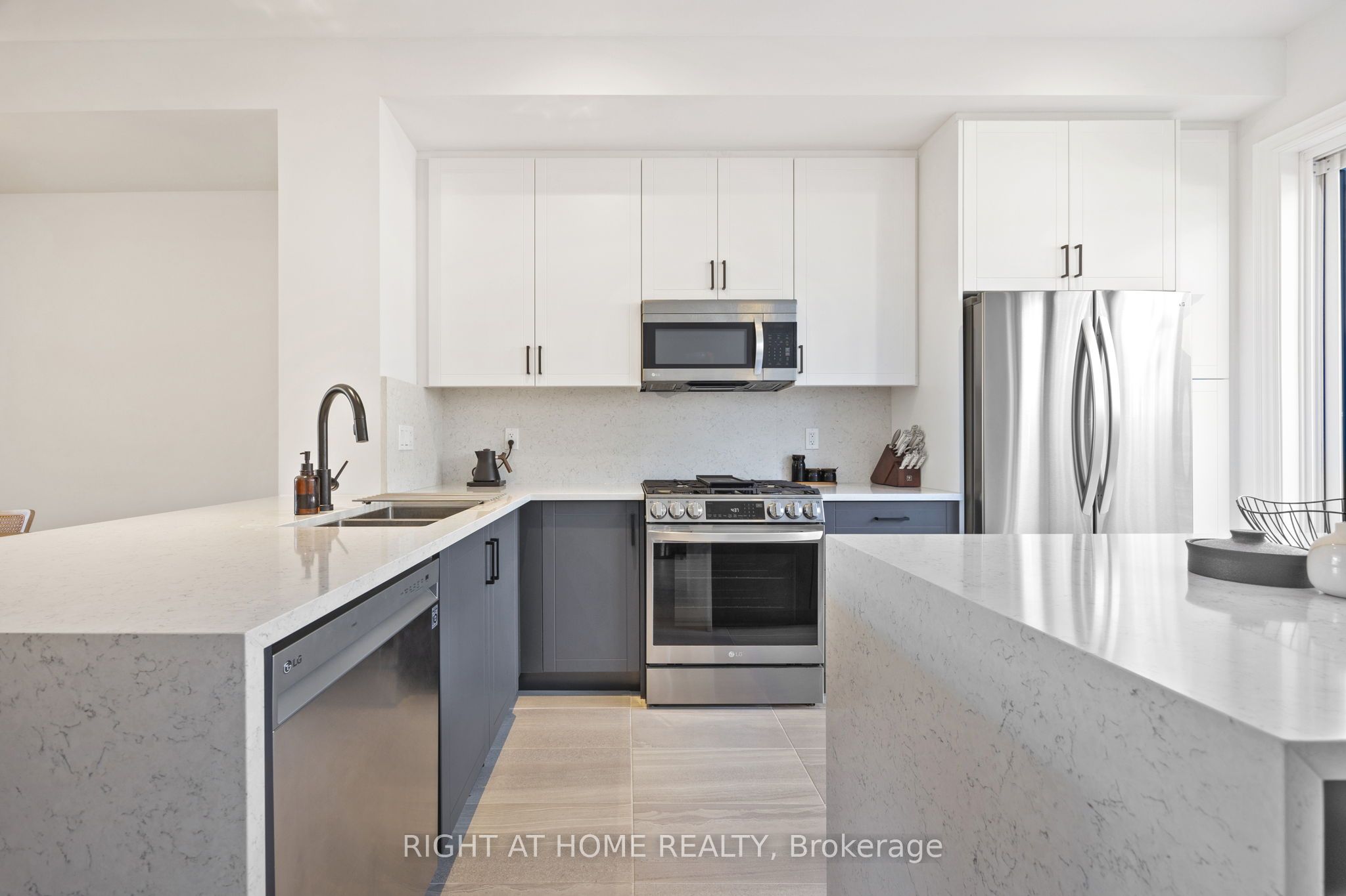 10 Lunar Crescent 21 Property Photo 1