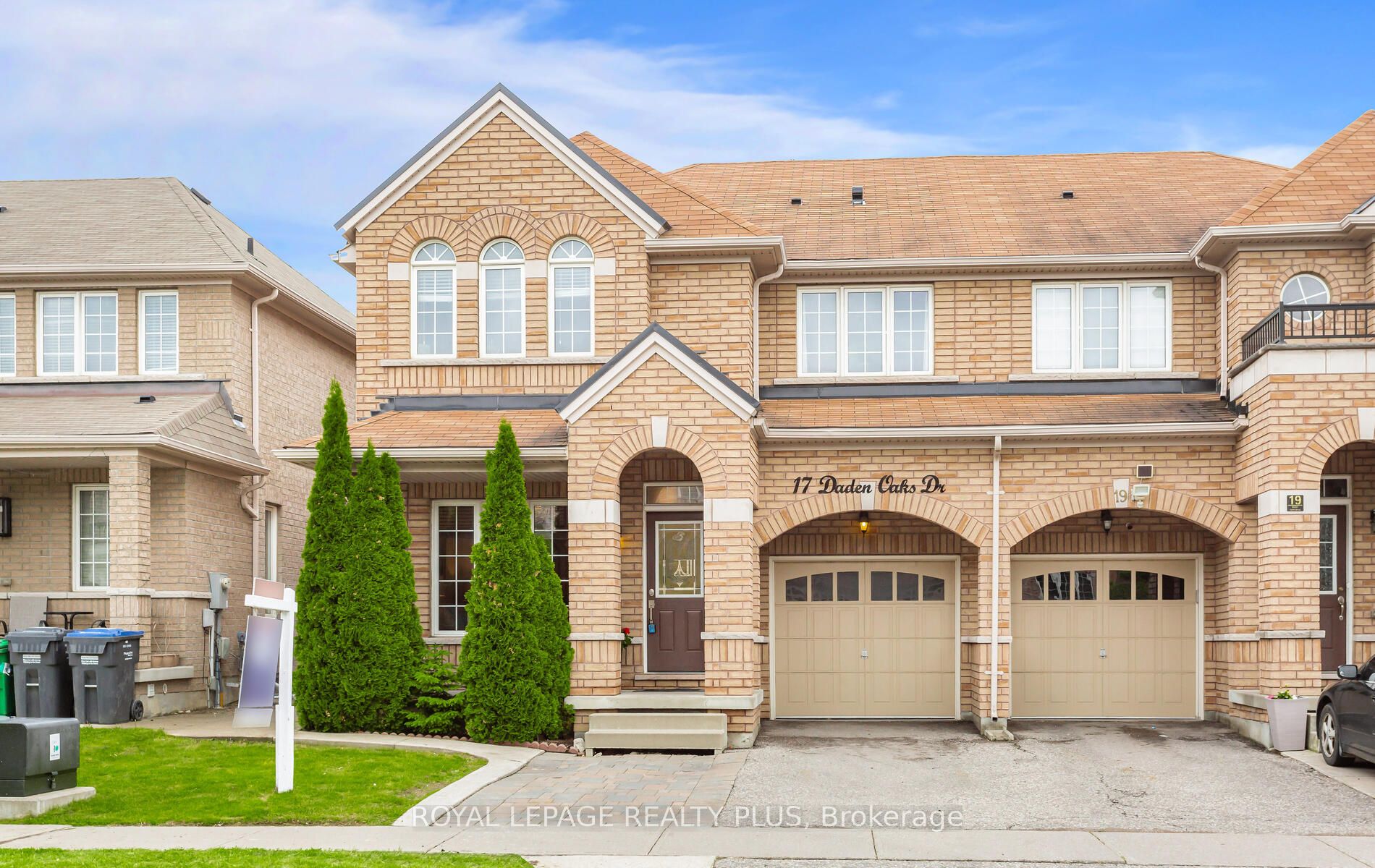 17 Daden Oaks Dr Property Photo 1