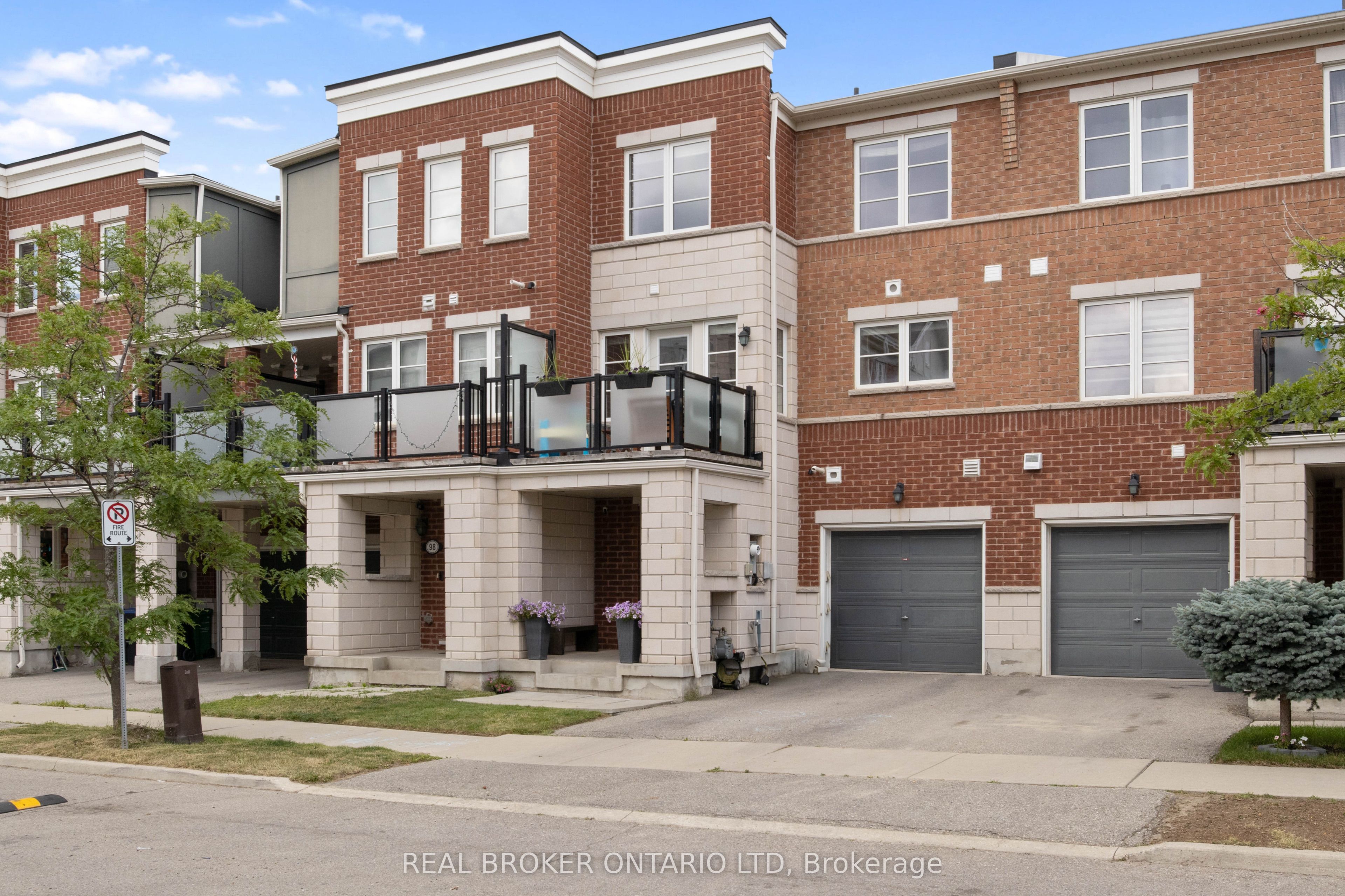 100 Baycliffe Crescent Property Photo 1