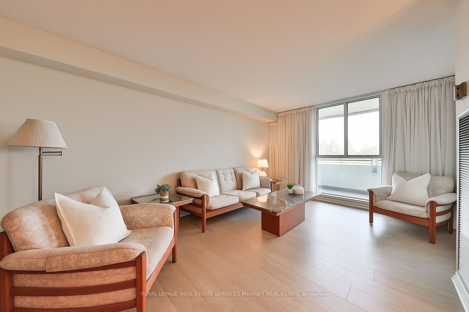 1320 Mississauga Valley Boulevard 404 Property Photo 1