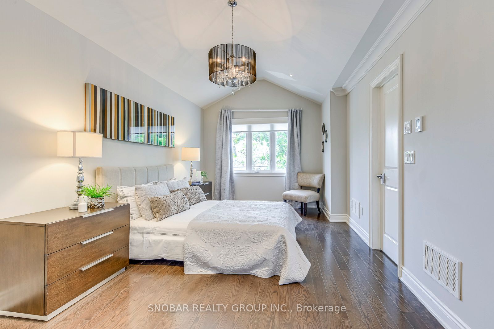797 Oxford Street Property Photo 25