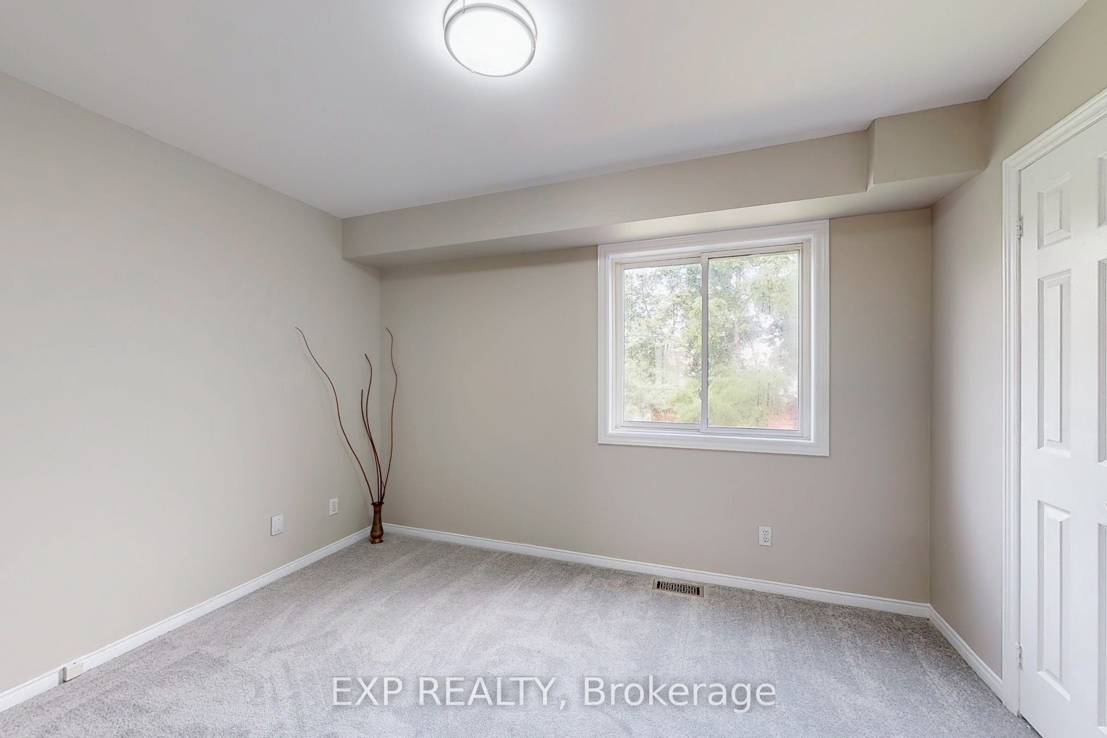 6 English Street Property Photo 33