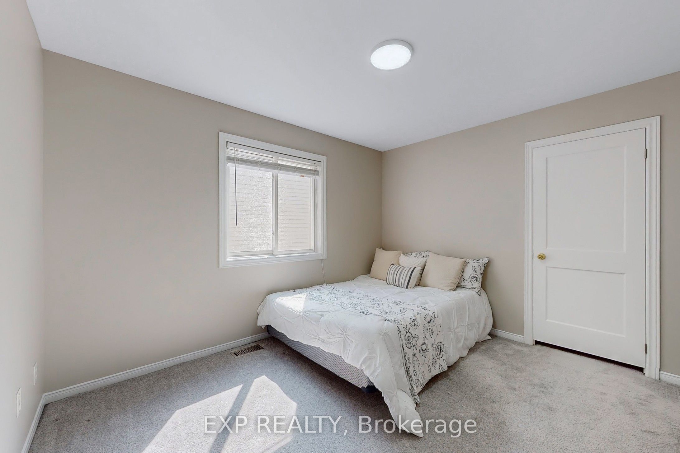 6 English Street Property Photo 42