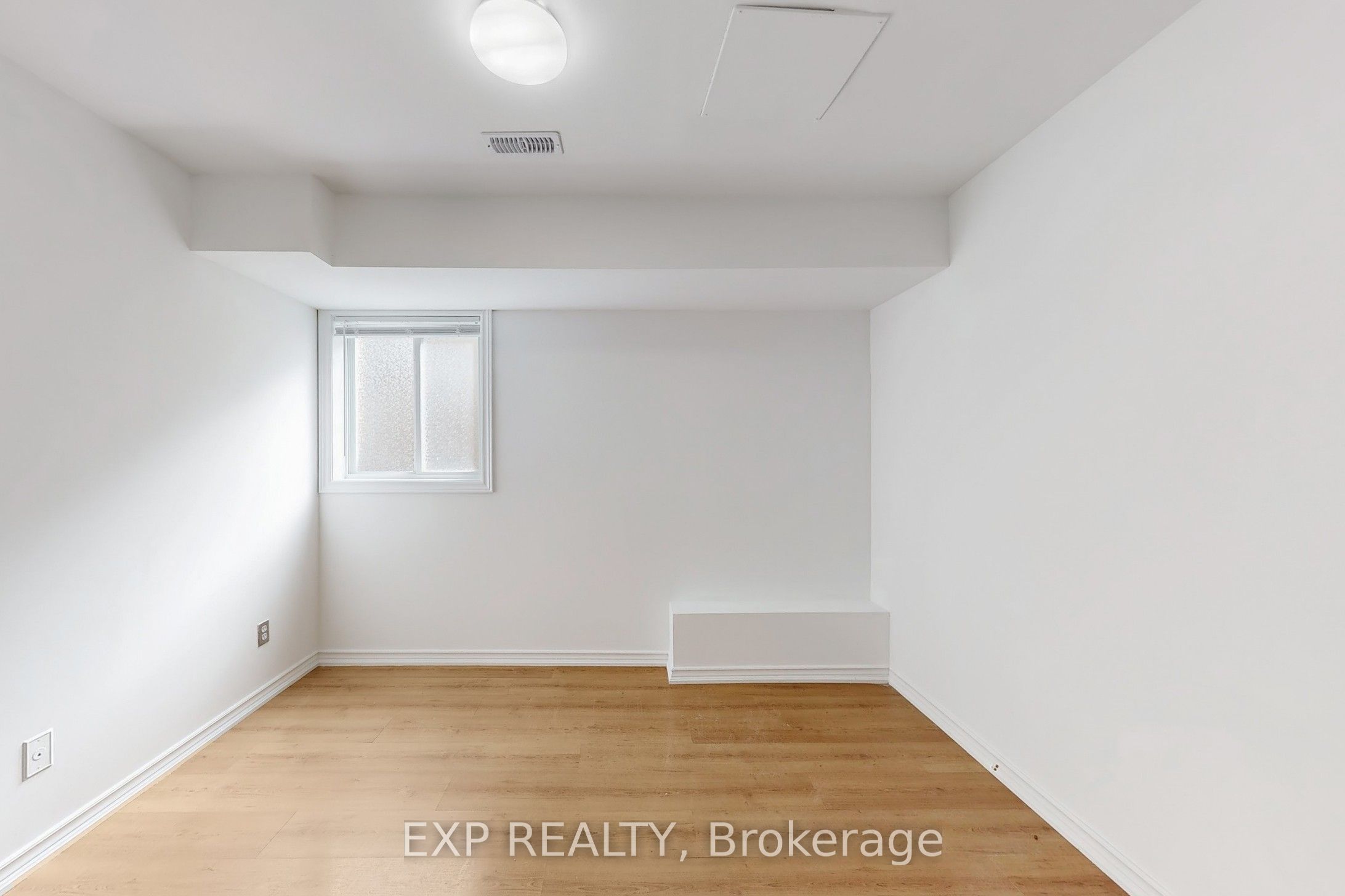 6 English Street Property Photo 43