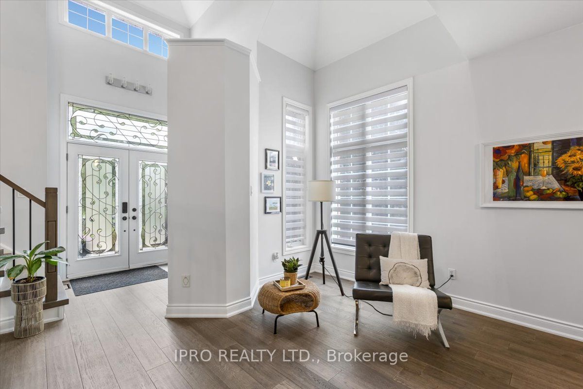 5 Chaplin Cres Property Photo 1
