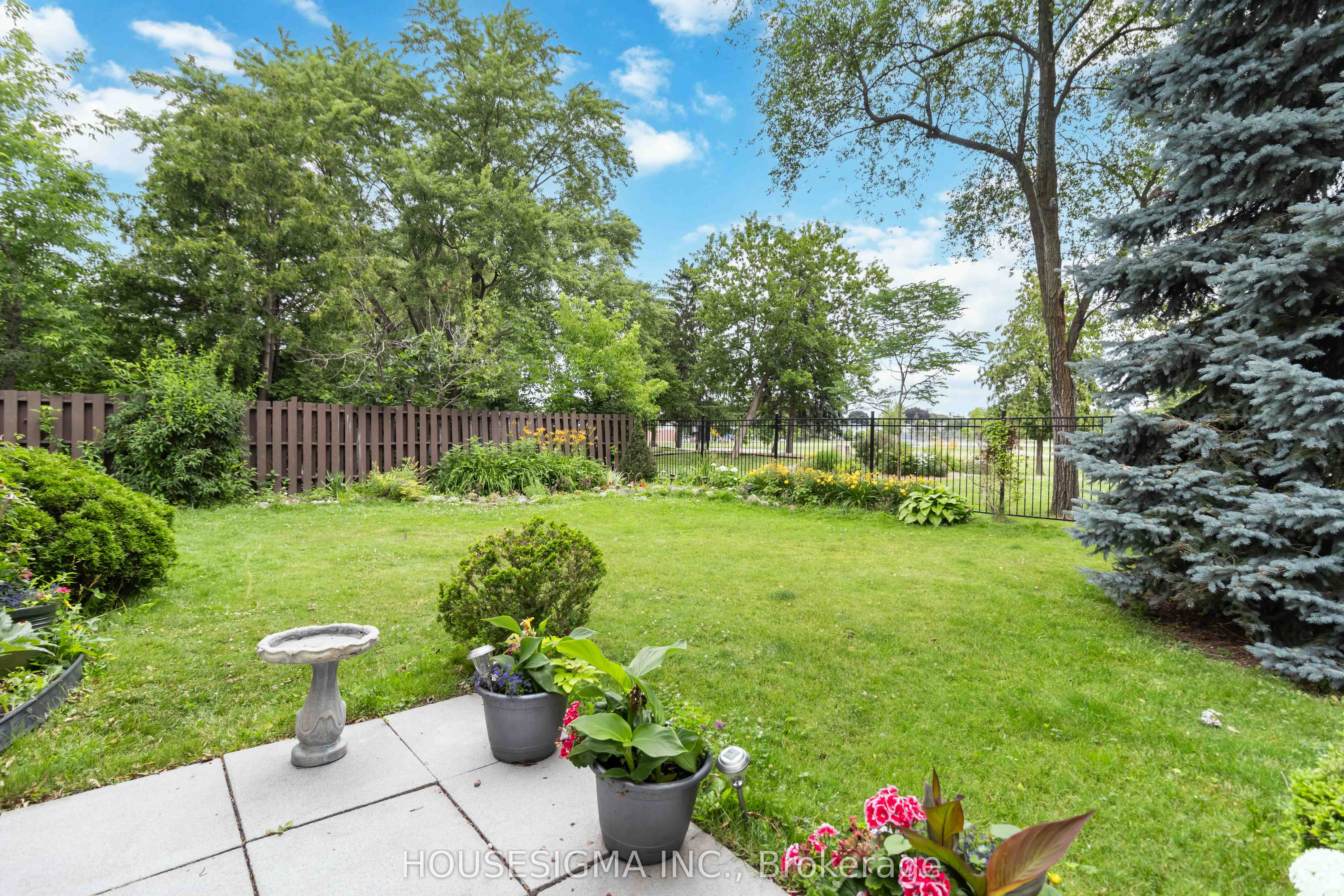 2526 Thorn Lodge Dr