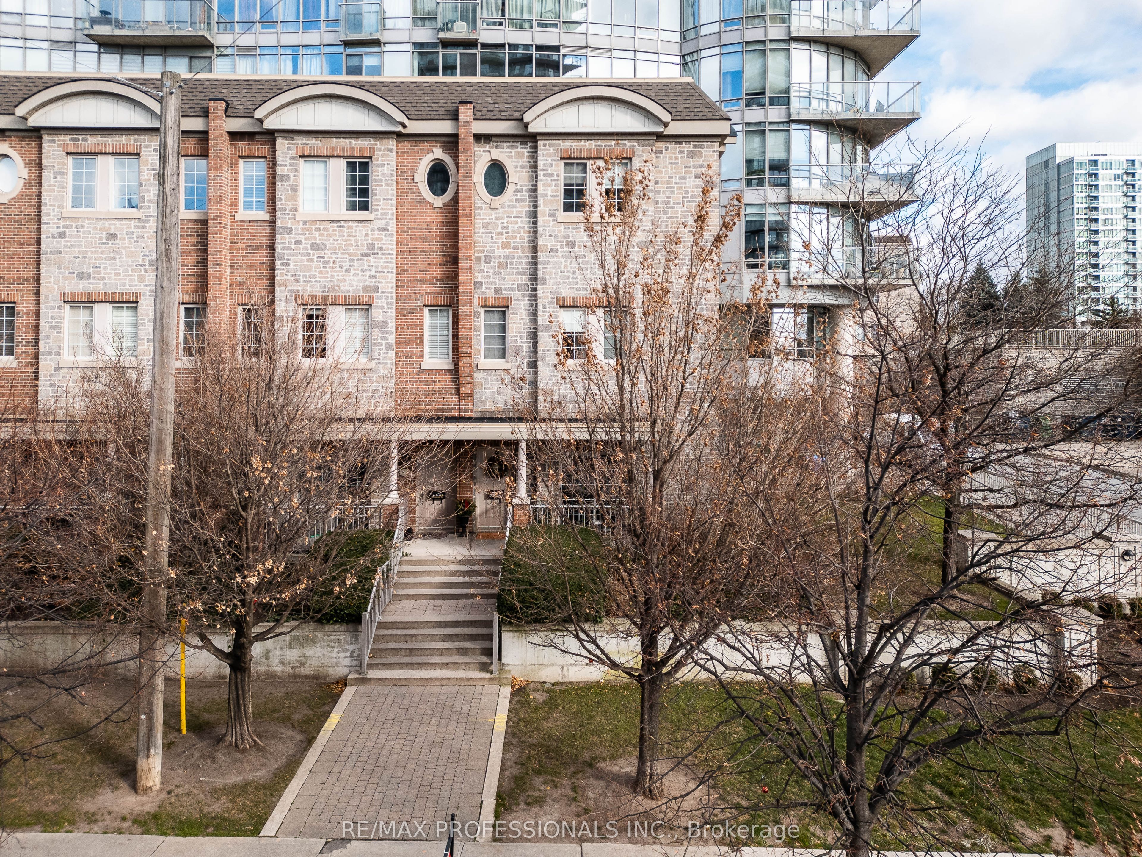 15 Windermere Avenue Th 101 Property Photo 1