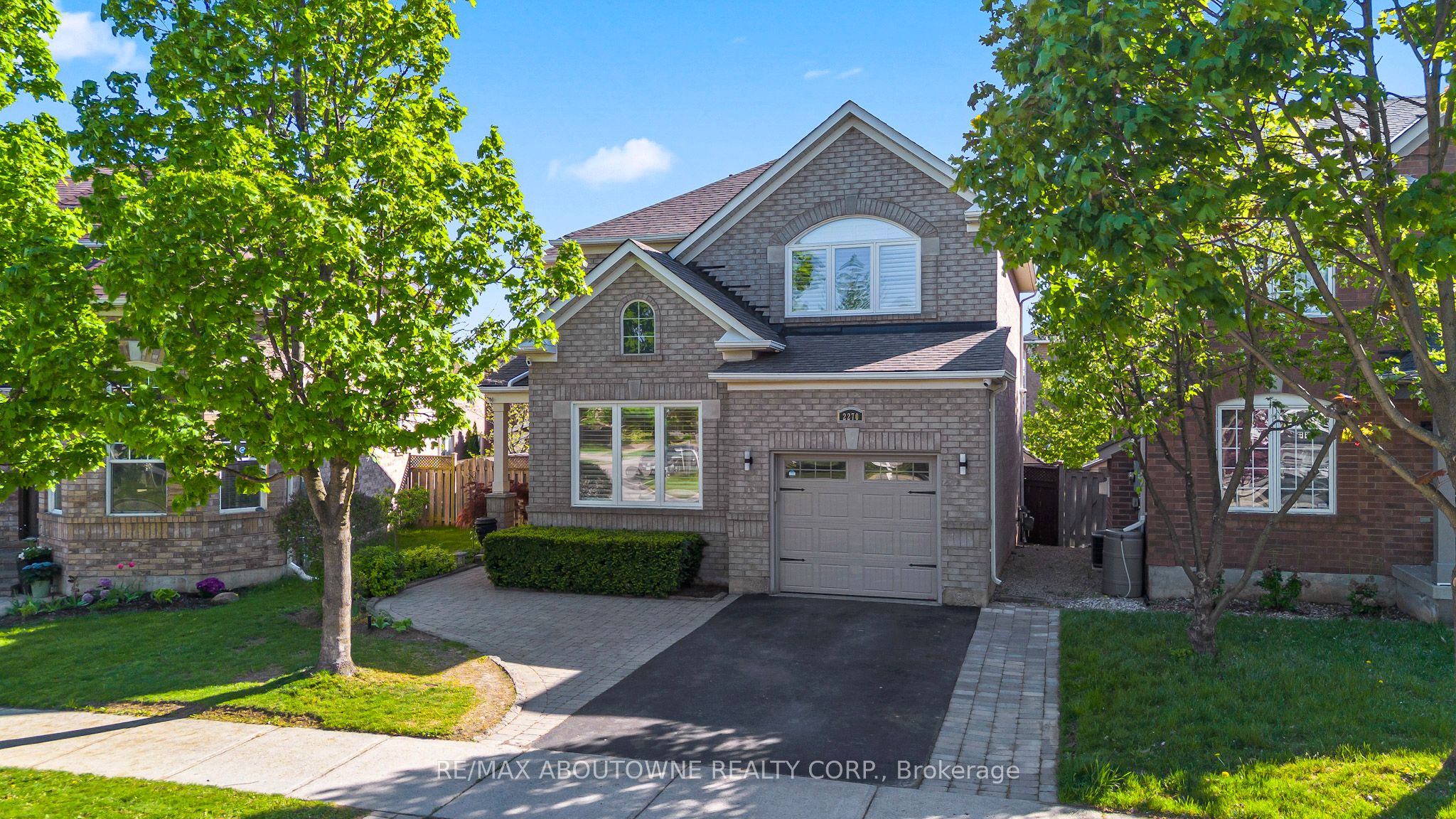 2270 Dunforest Crescent Property Photo 1