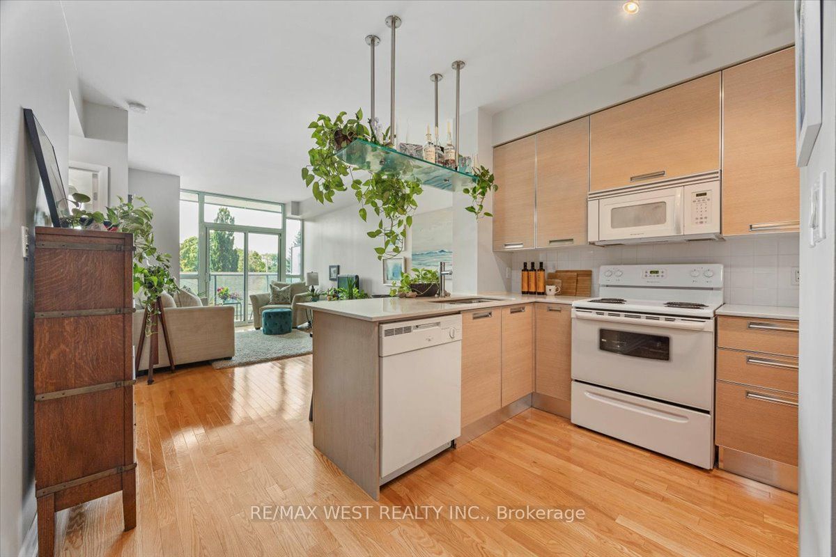 3391 Bloor Street W 306 Property Photo 1