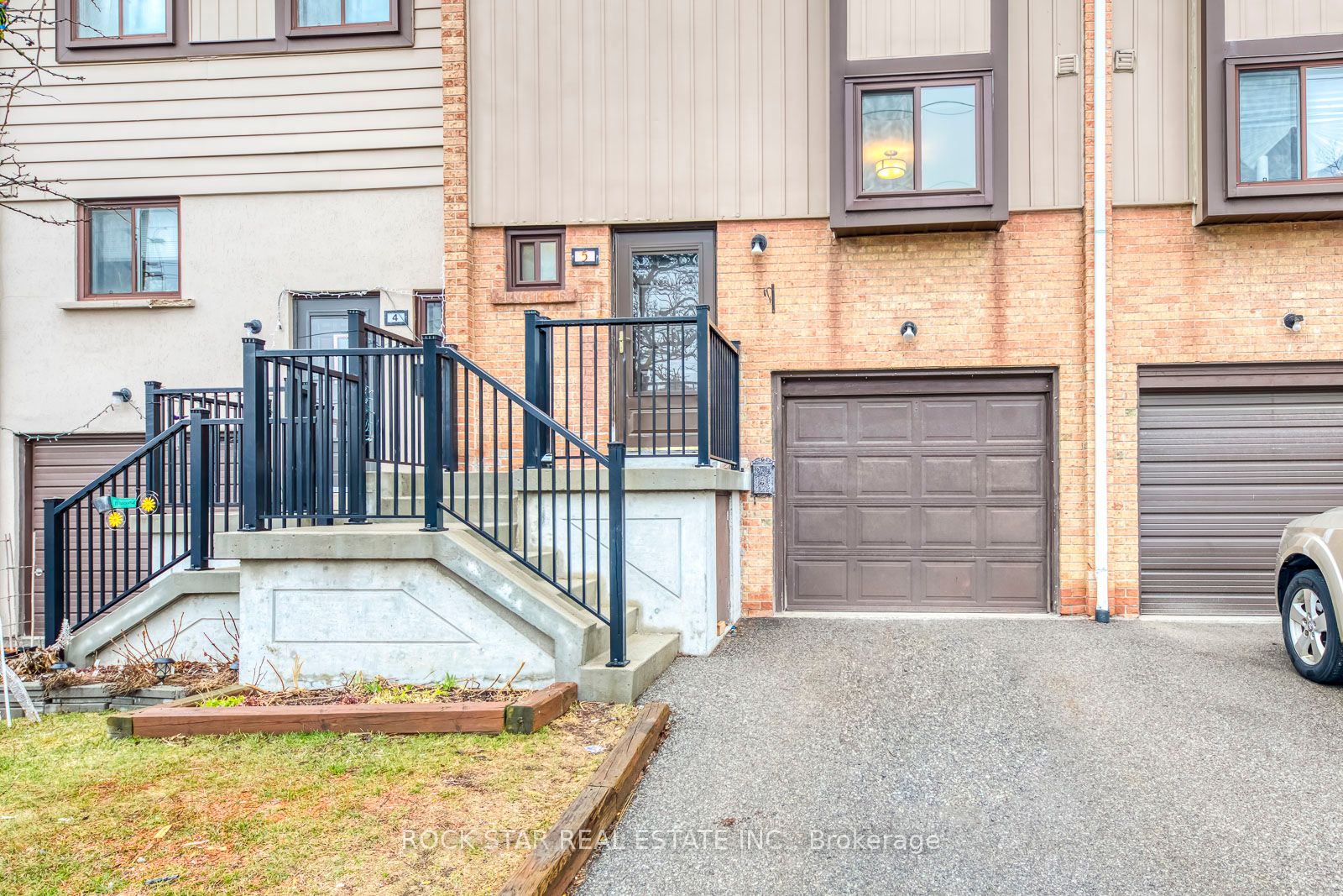 5 Moregate Crescent 69 Property Photo 2