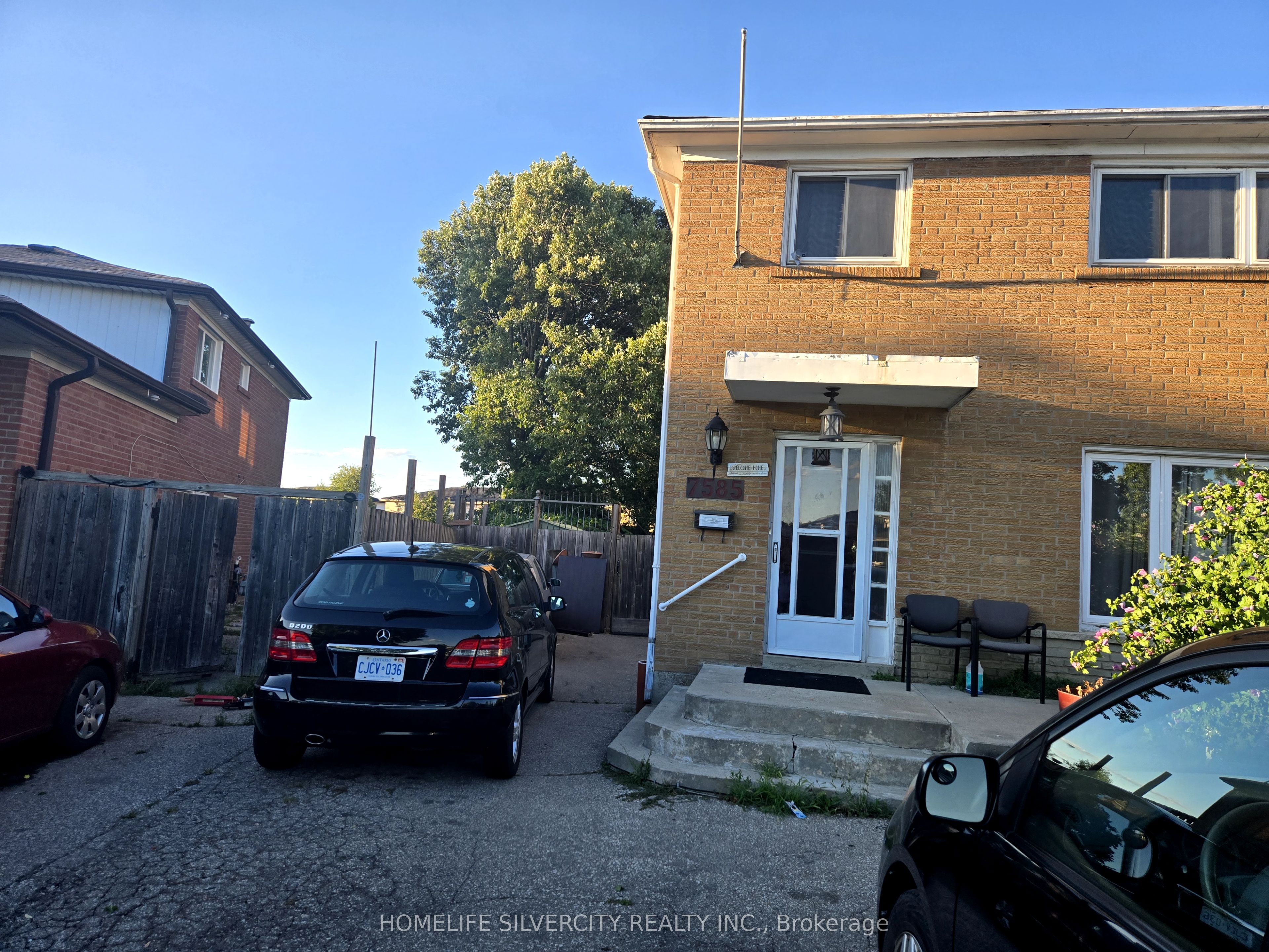 7585 Wrenwood Crescent Property Photo 1